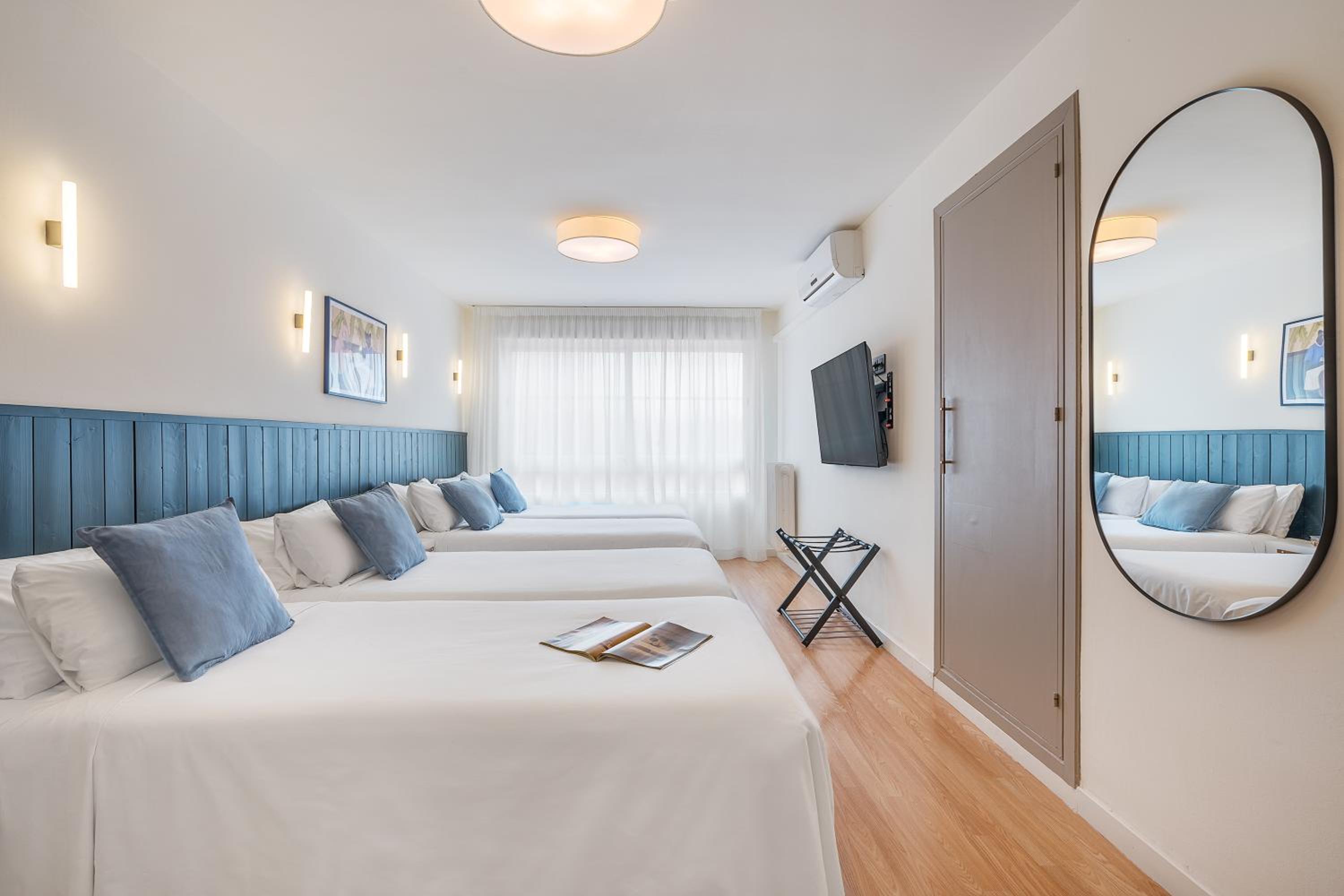 Quadruple Room - Photo 1