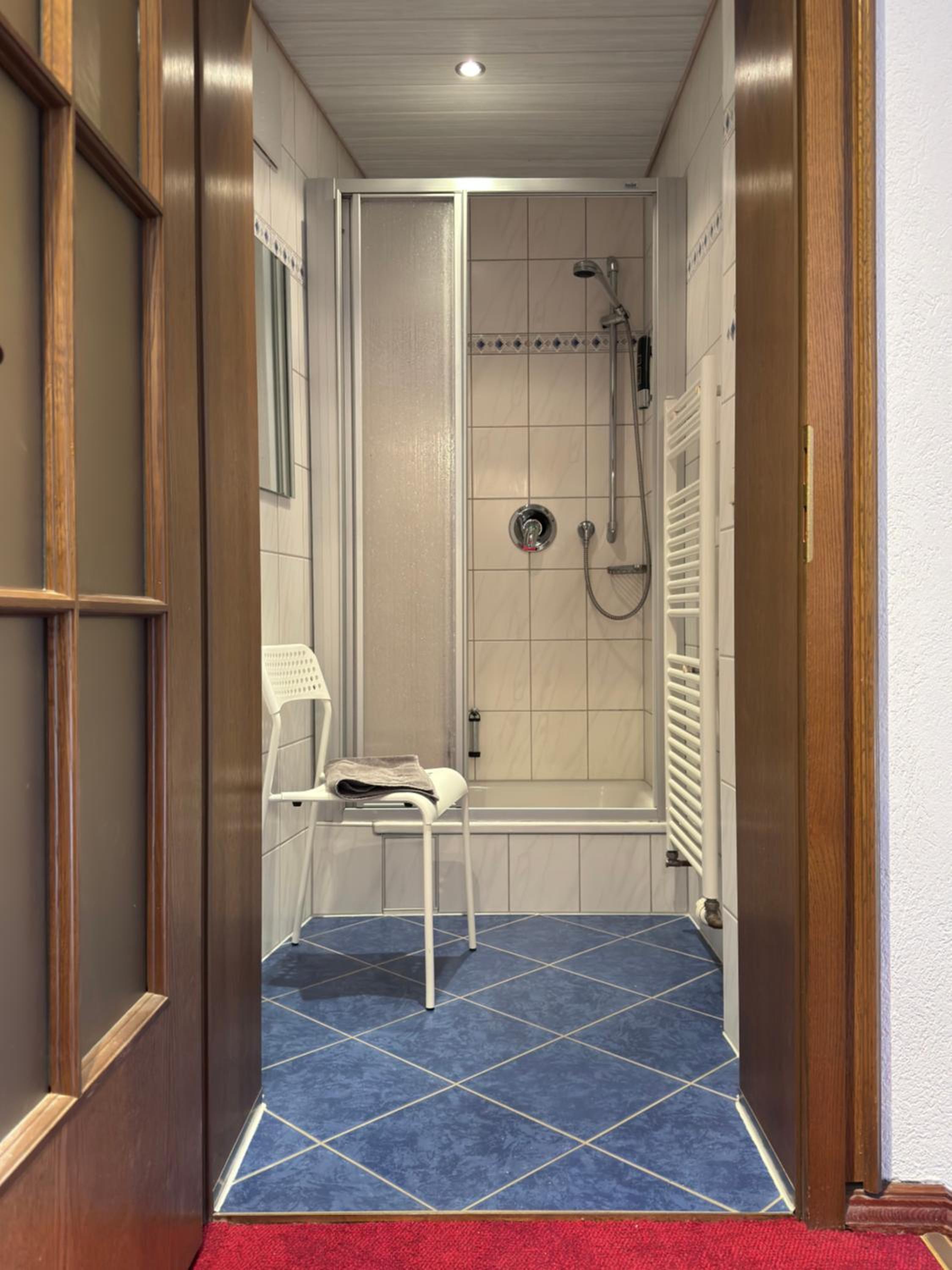 Single Room with Shared Shower and Toilet photo 3