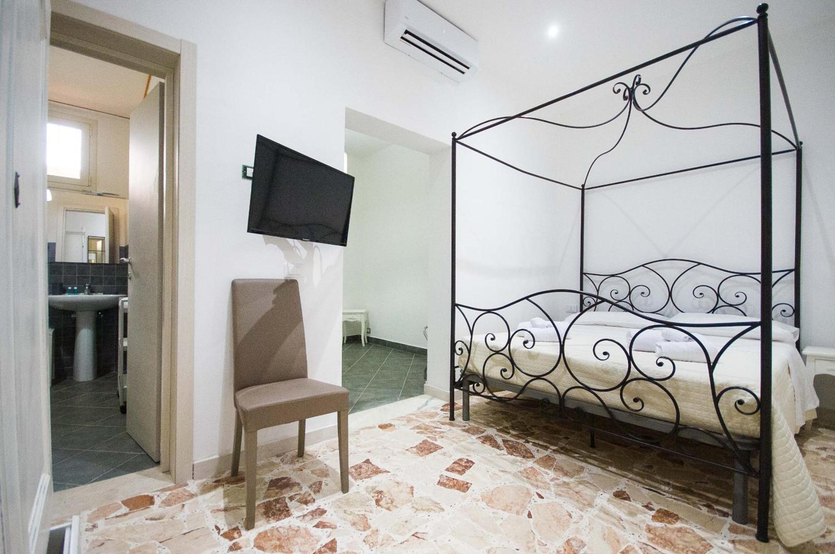 Studio Apartment with One Double Bed