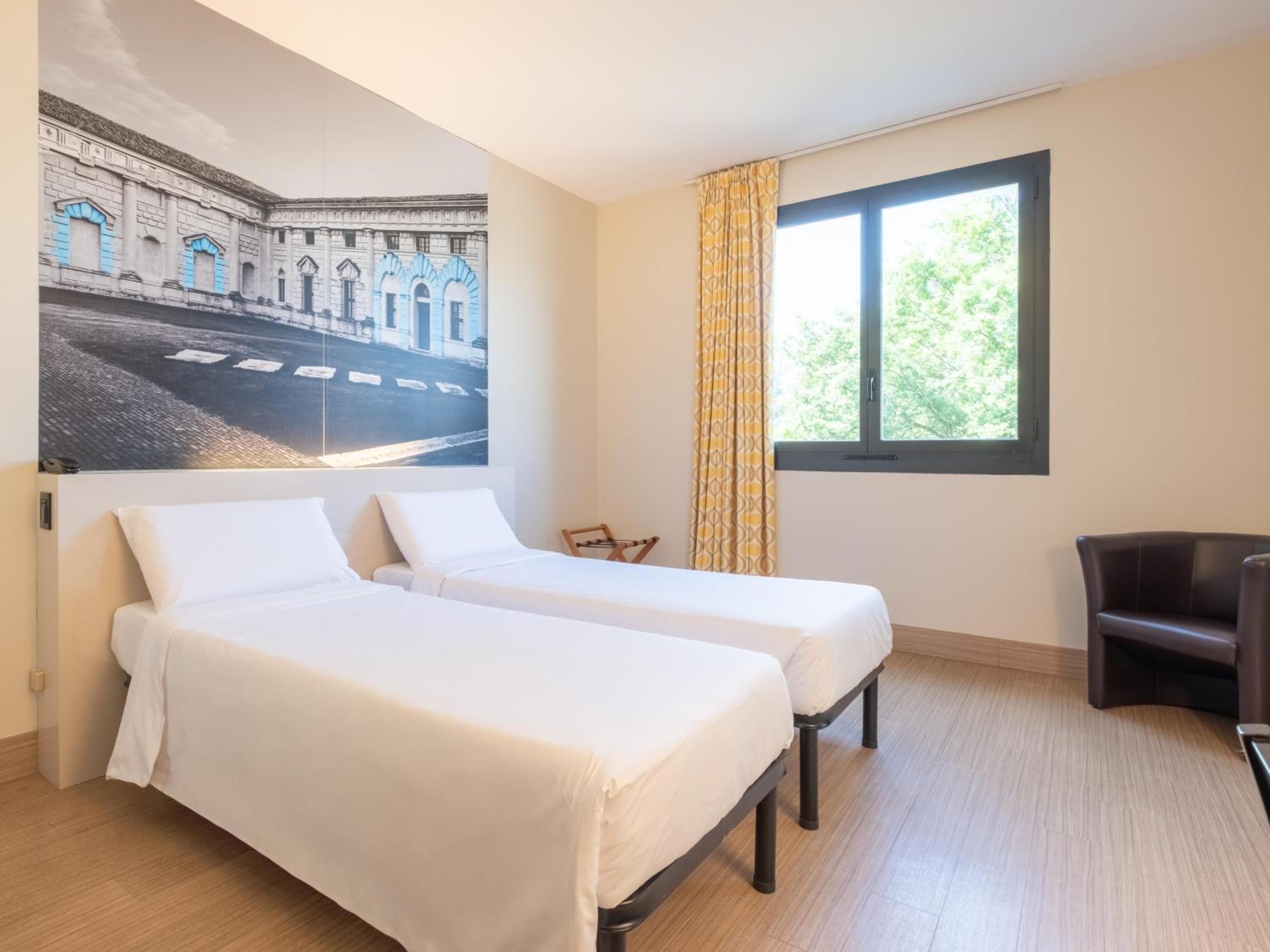 Twin Room - Photo 1