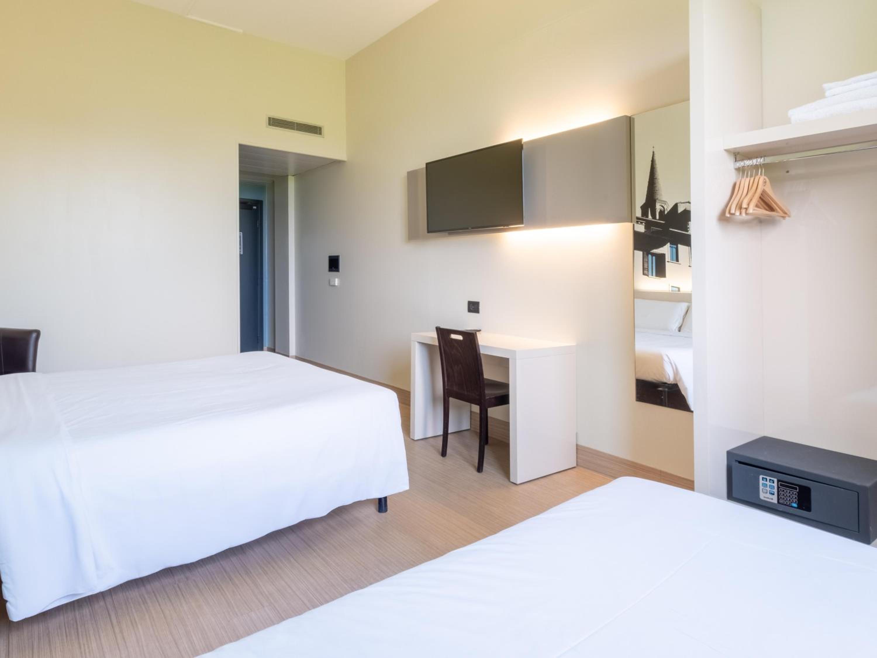 Triple Room - Disability Access - Photo 3