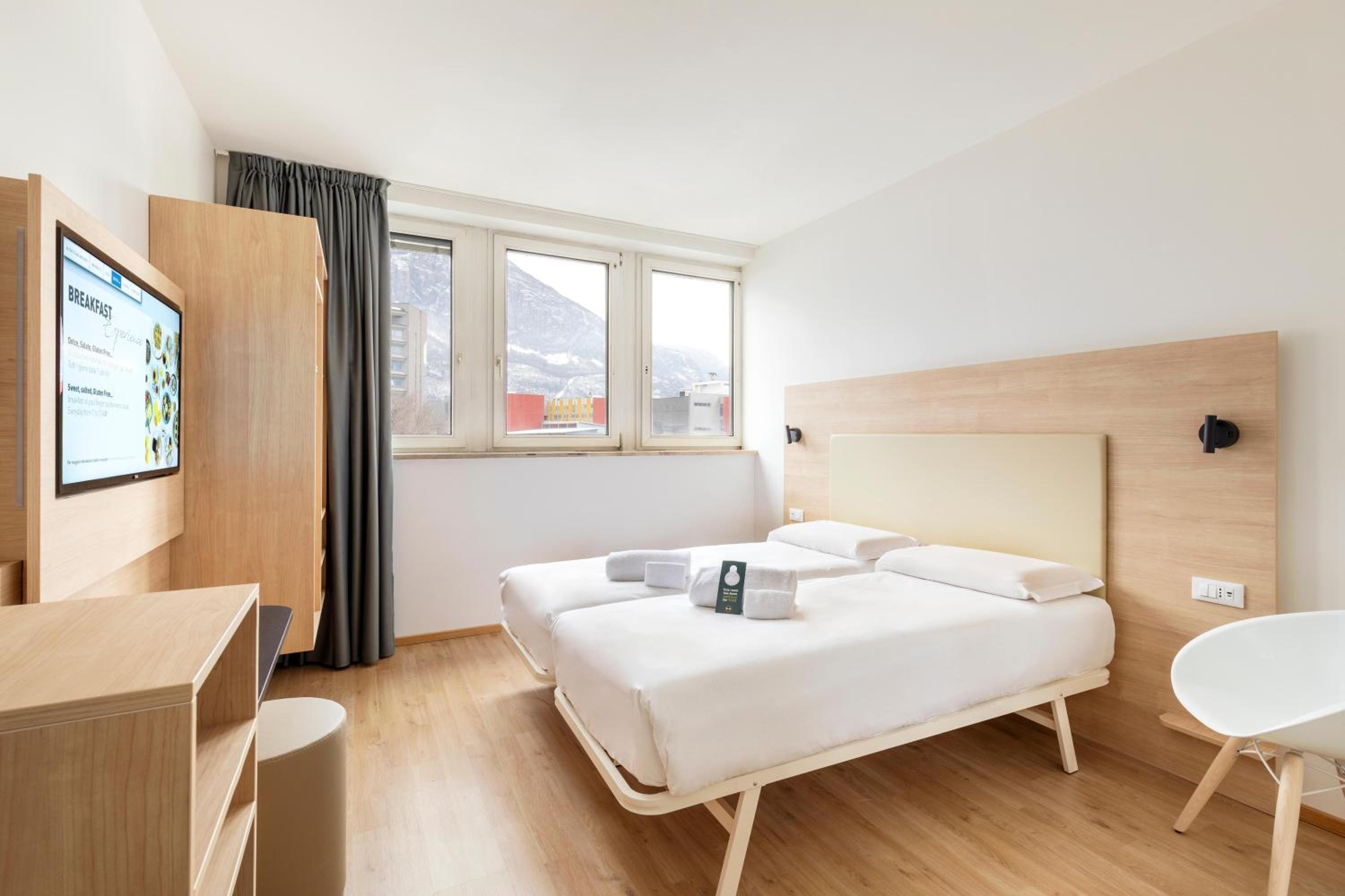 Twin Room - Photo 3