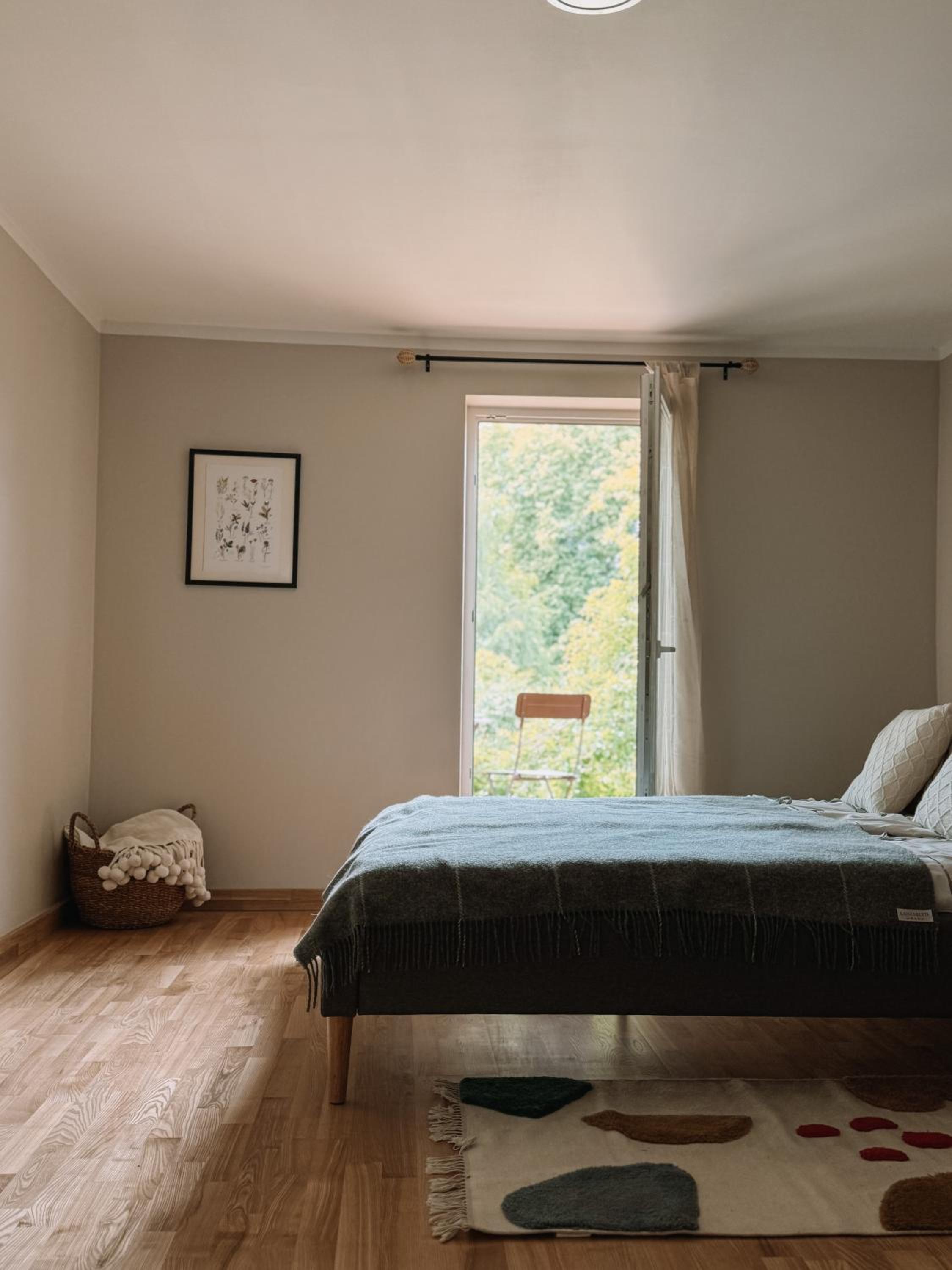 One-Bedroom Apartment - Photo 1
