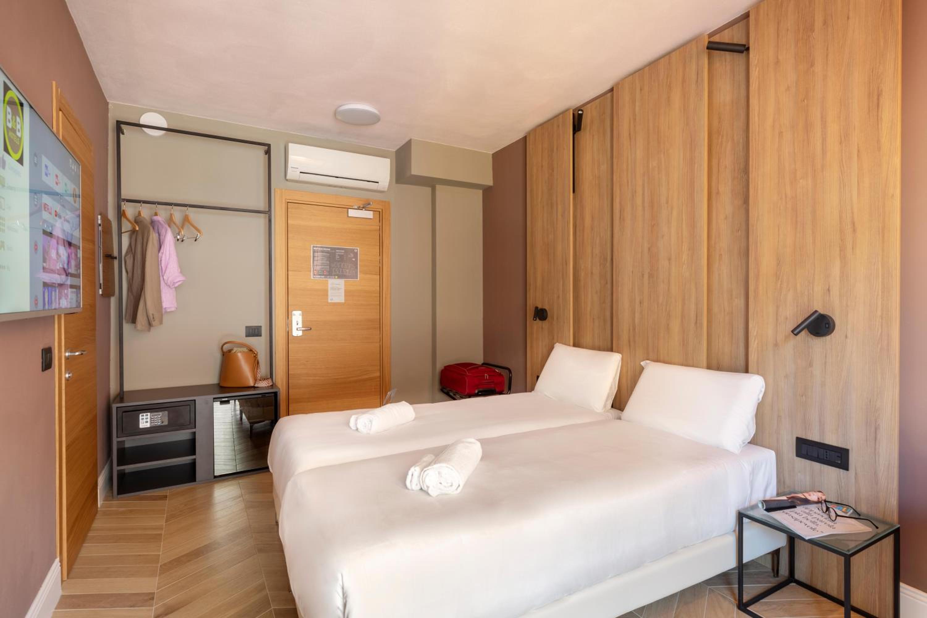 Twin Room - Photo 7