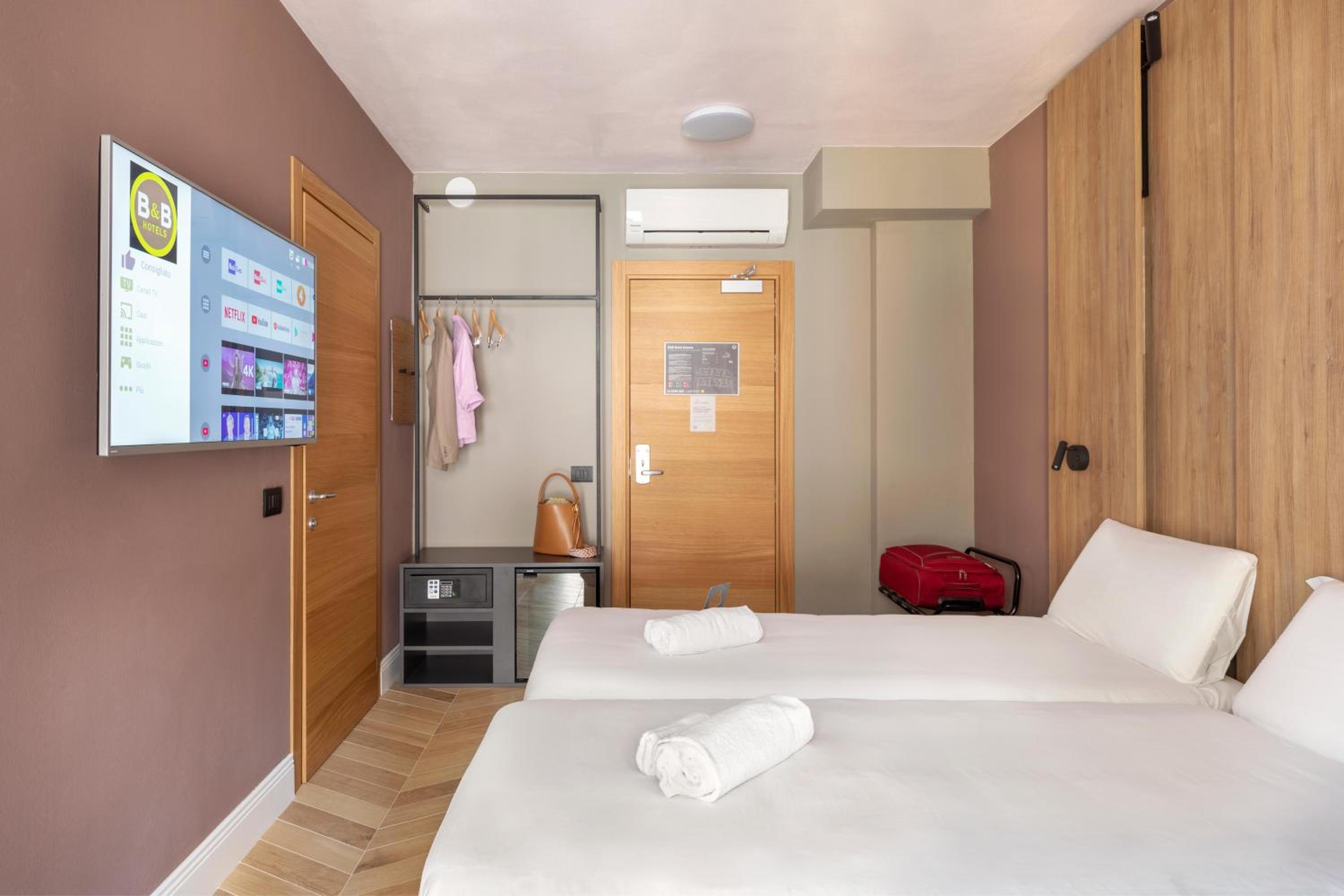 Twin Room - Photo 8