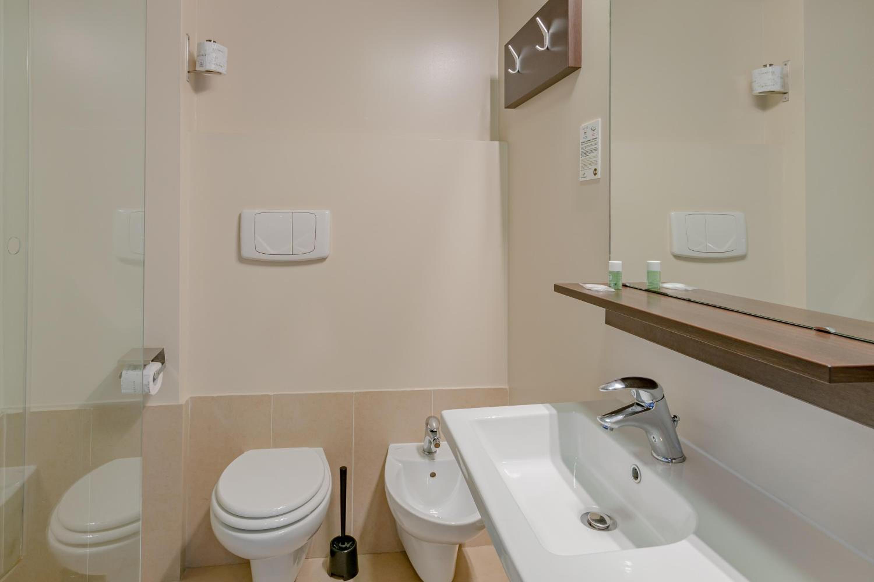 Double Room with Terrace thumbnail 5