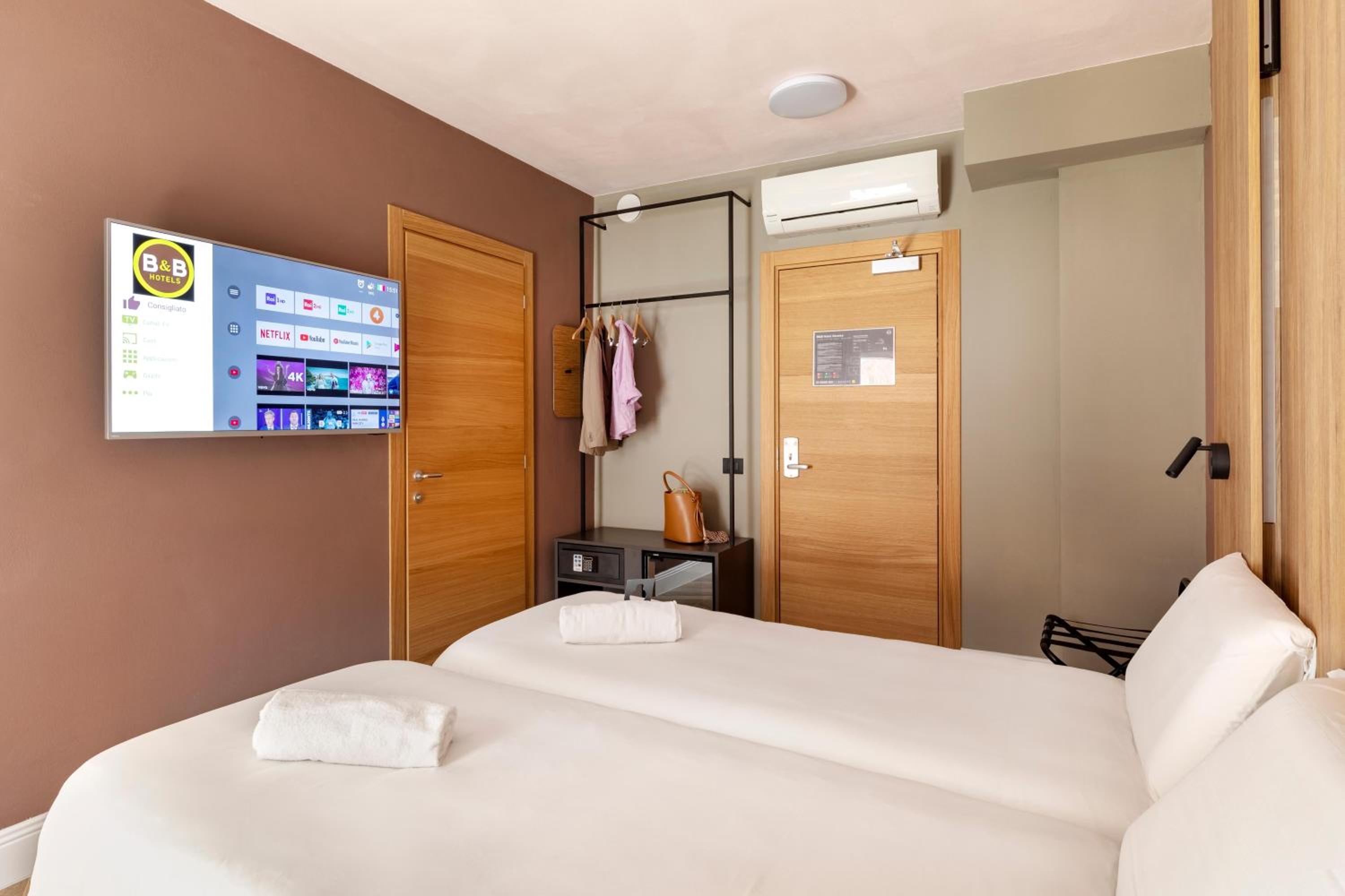 Twin Room - Photo 13