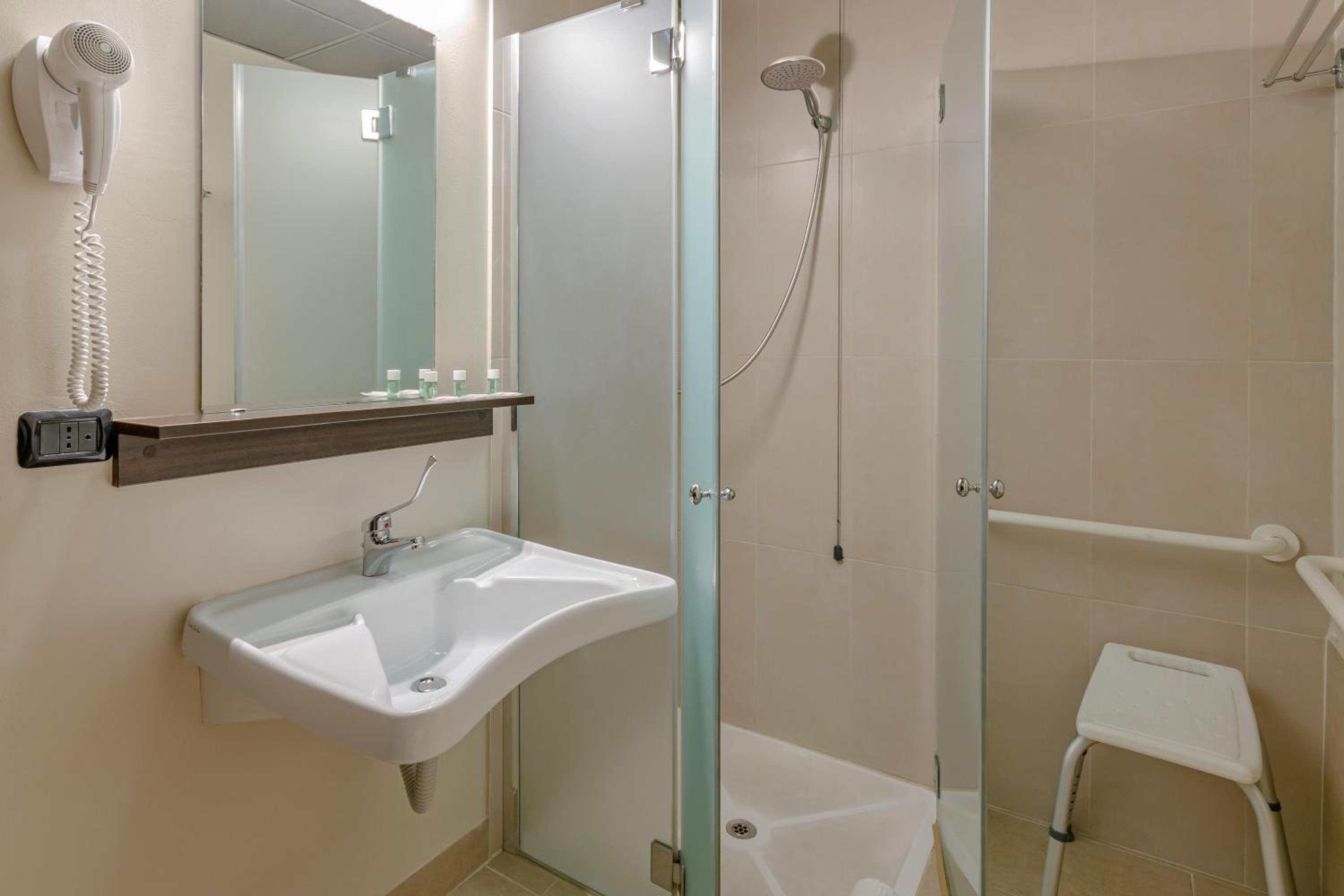 Double Room - Disability Access thumbnail 6