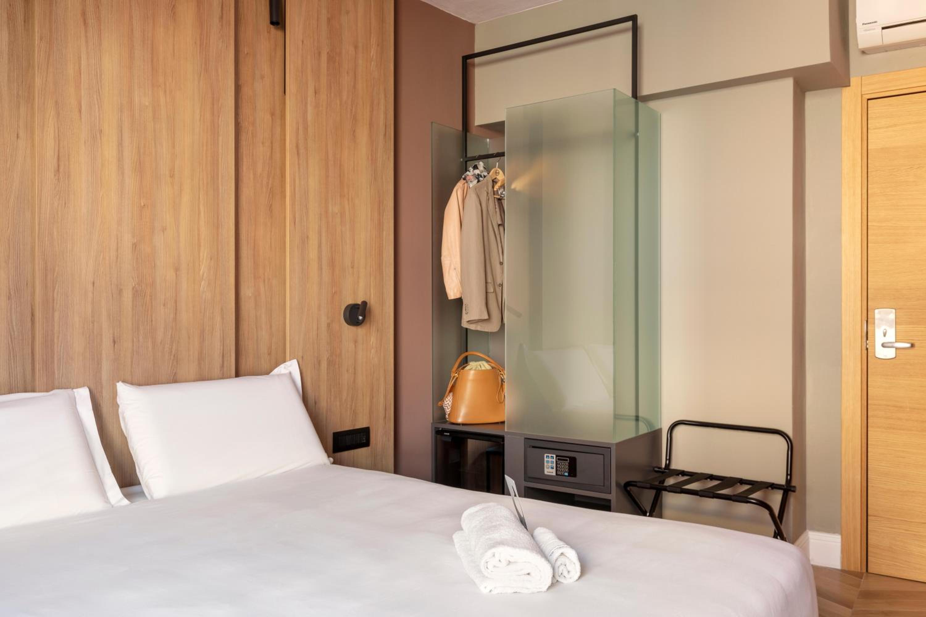 Double Room - Photo 8