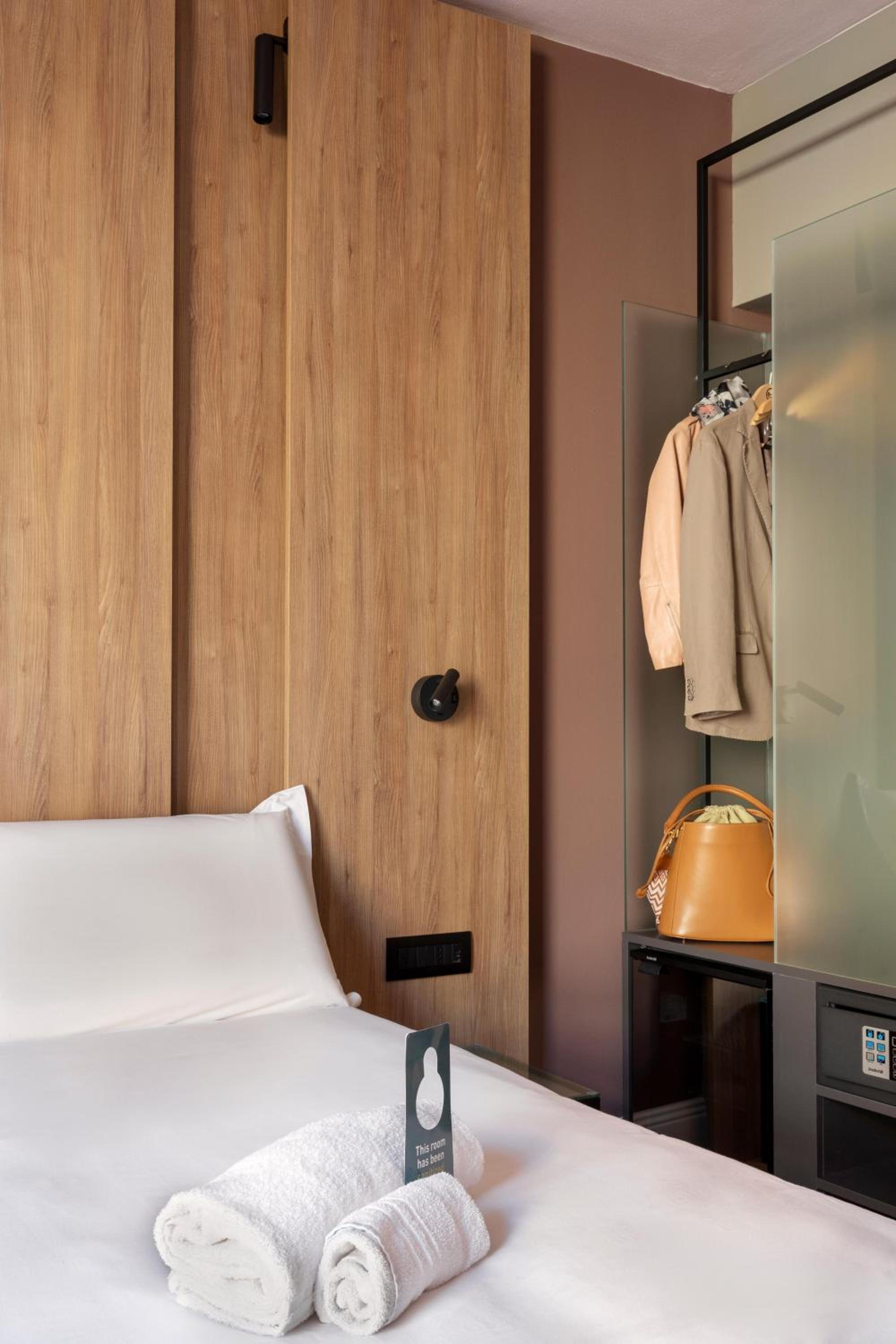 Economy Double Room - Photo 8