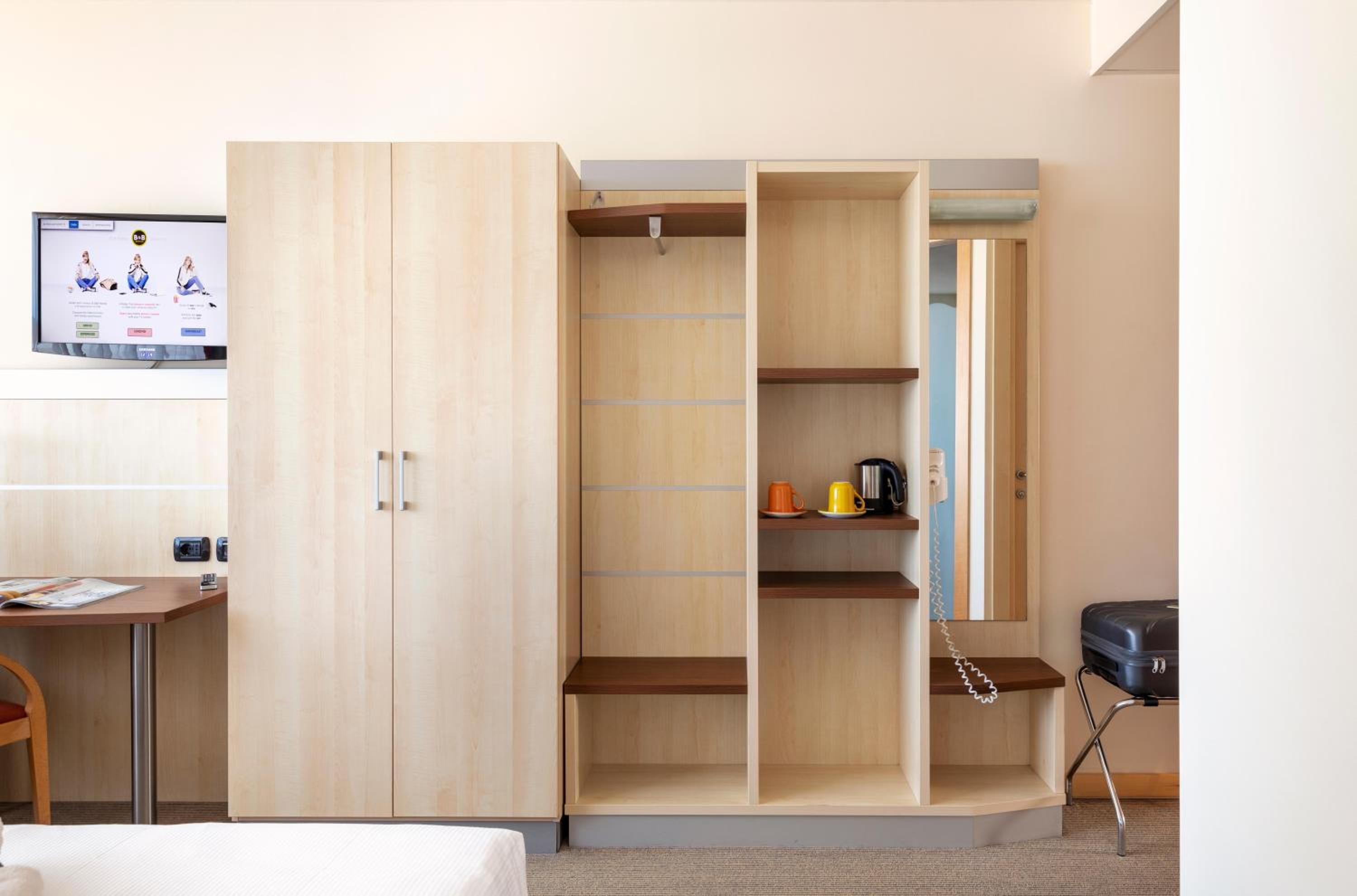 Double Room - Photo 12