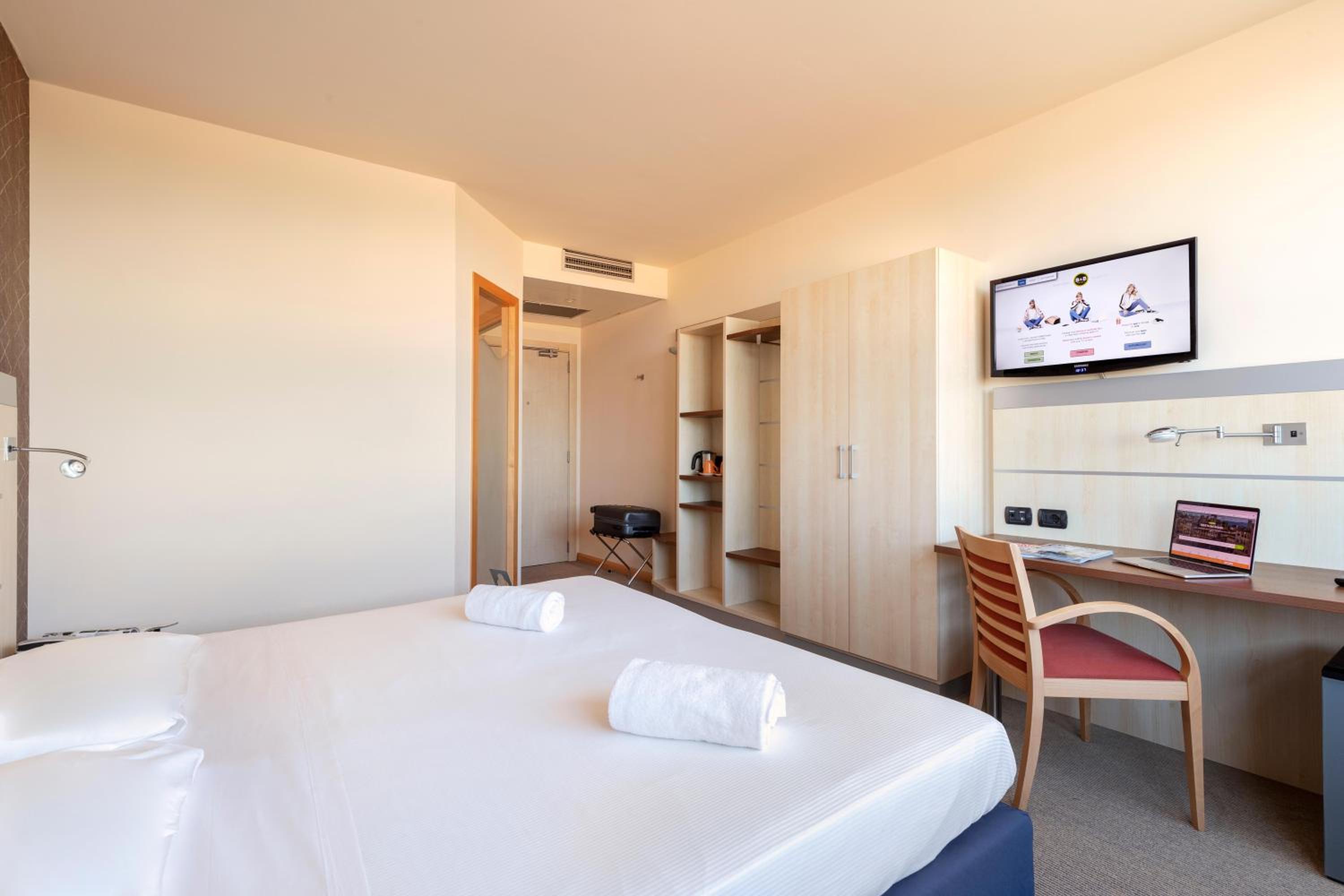 Double Room - Photo 9