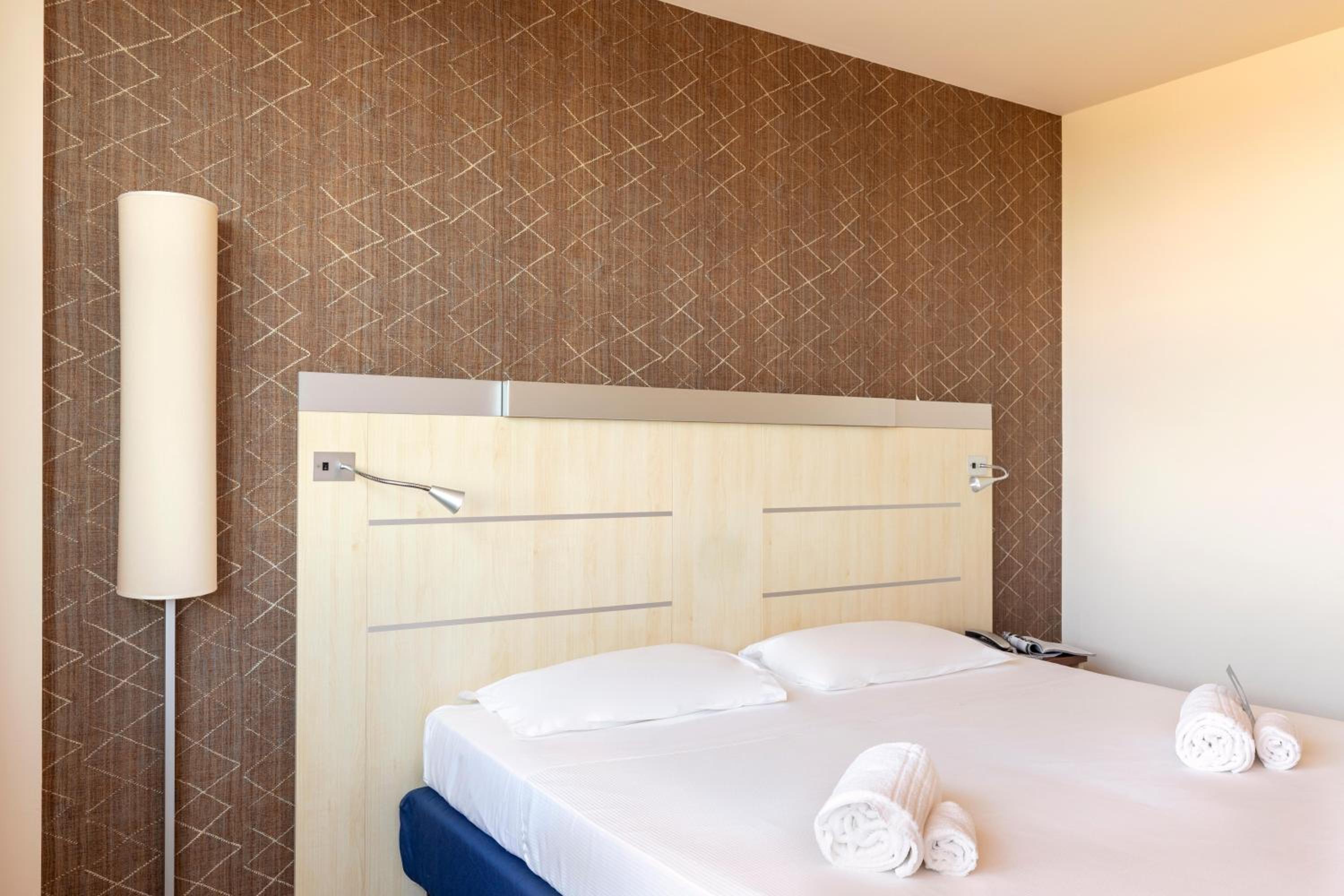Double Room - Photo 7