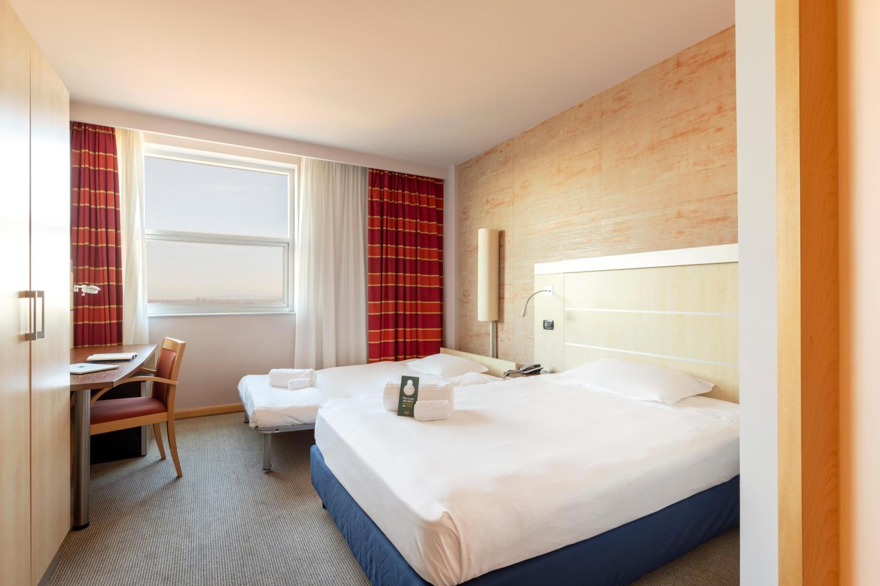 Twin Room - Photo 1