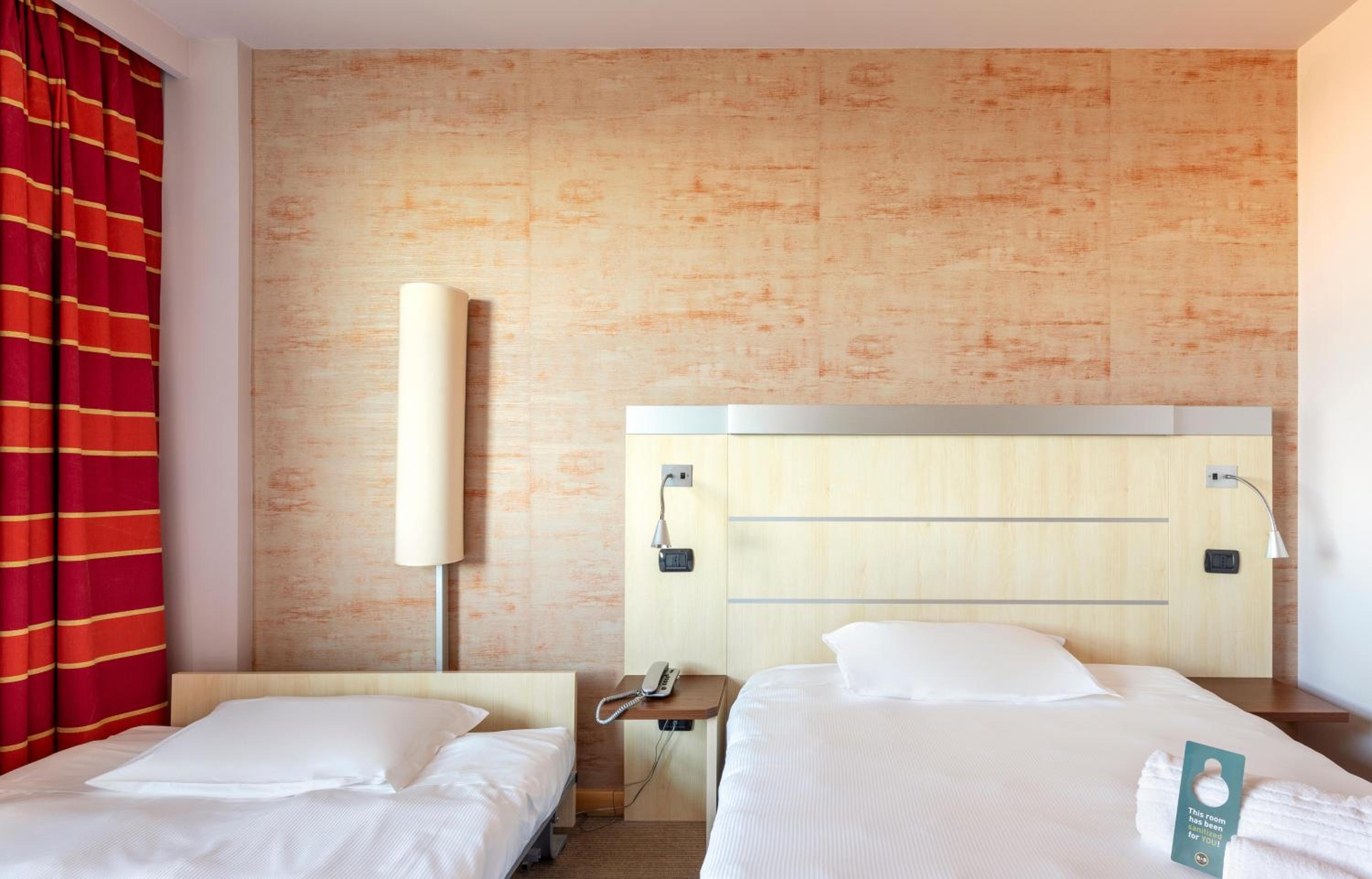 Twin Room - Photo 3