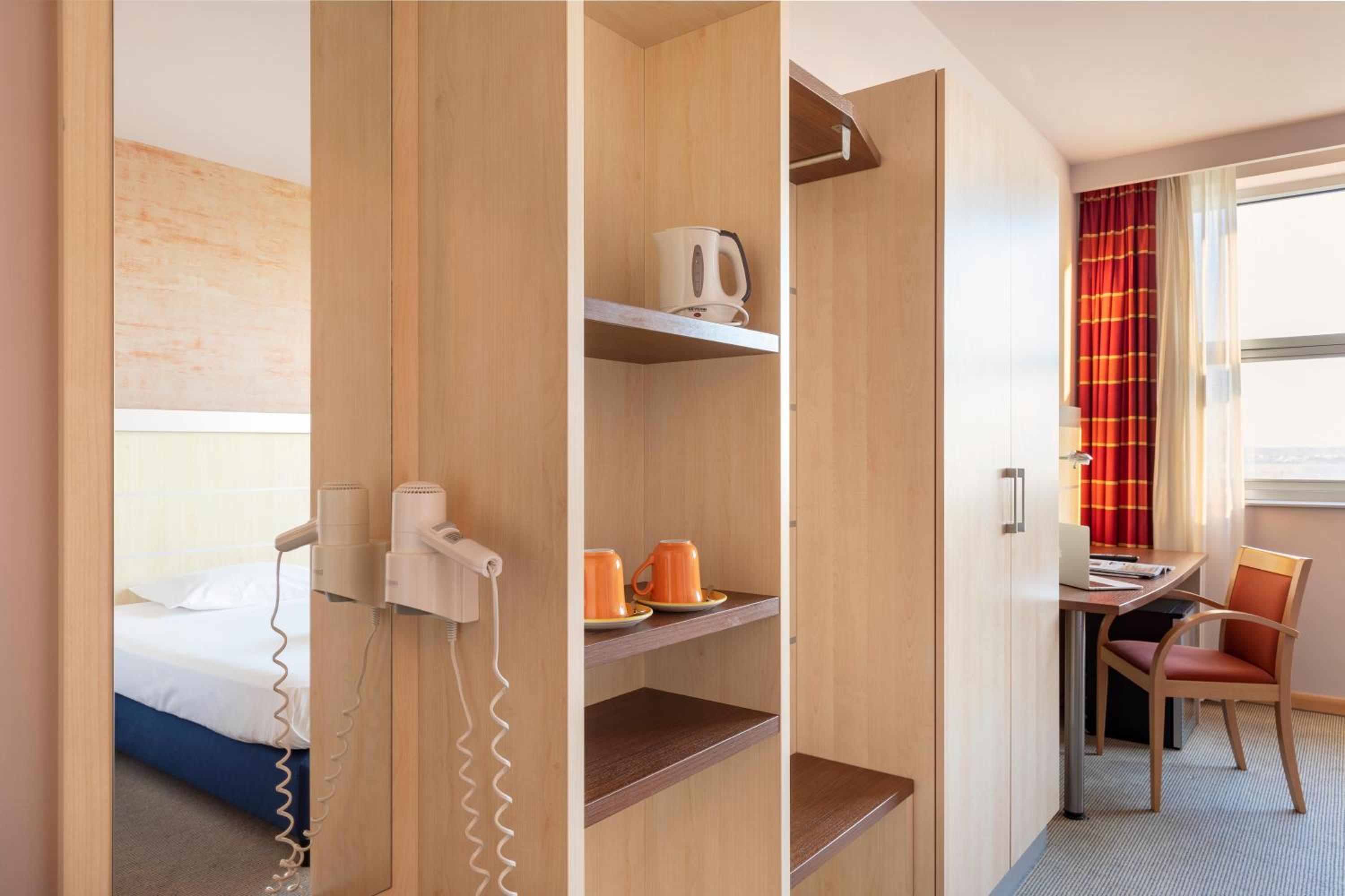 Double Room - Photo 13