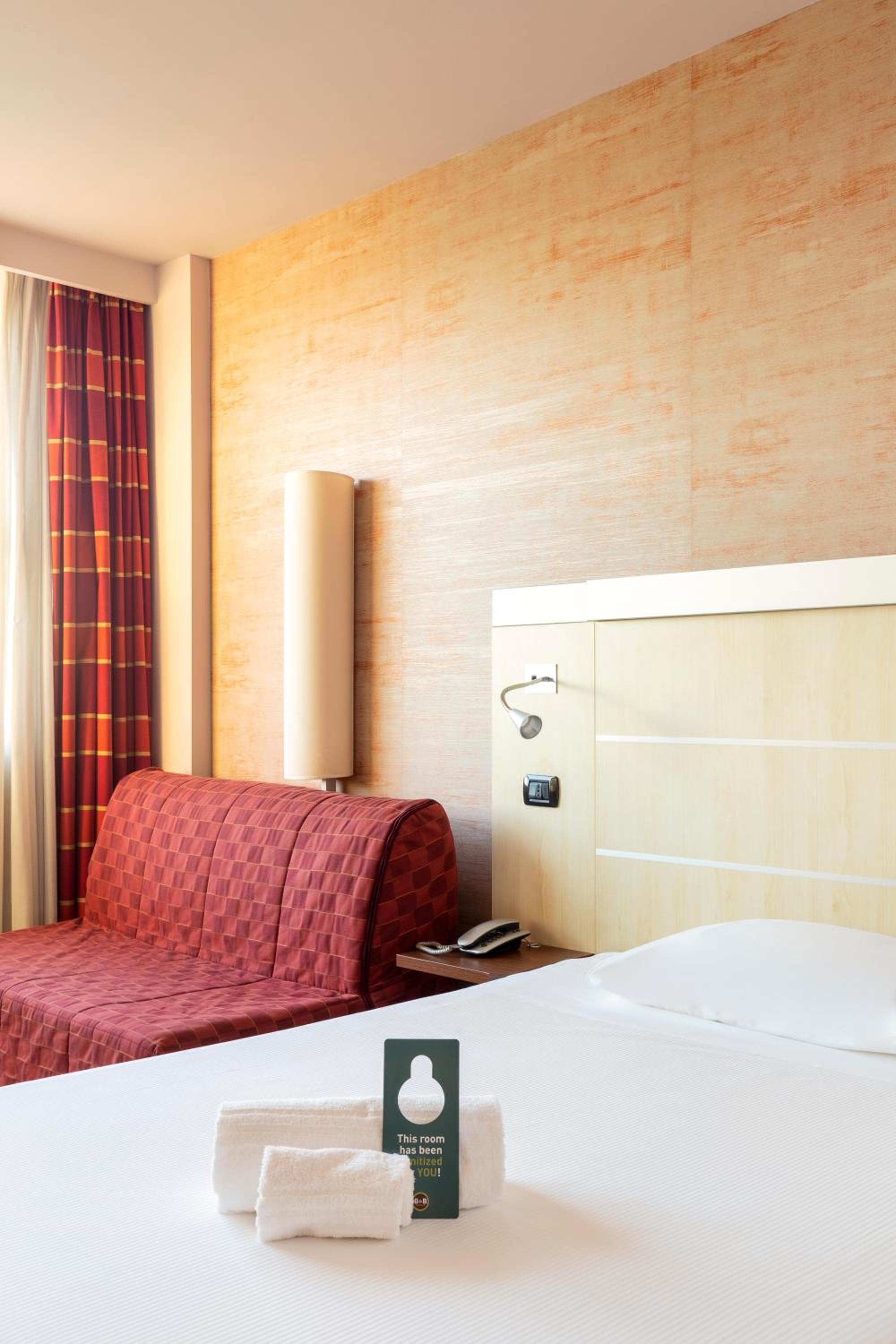 Economy Double Room - Photo 9