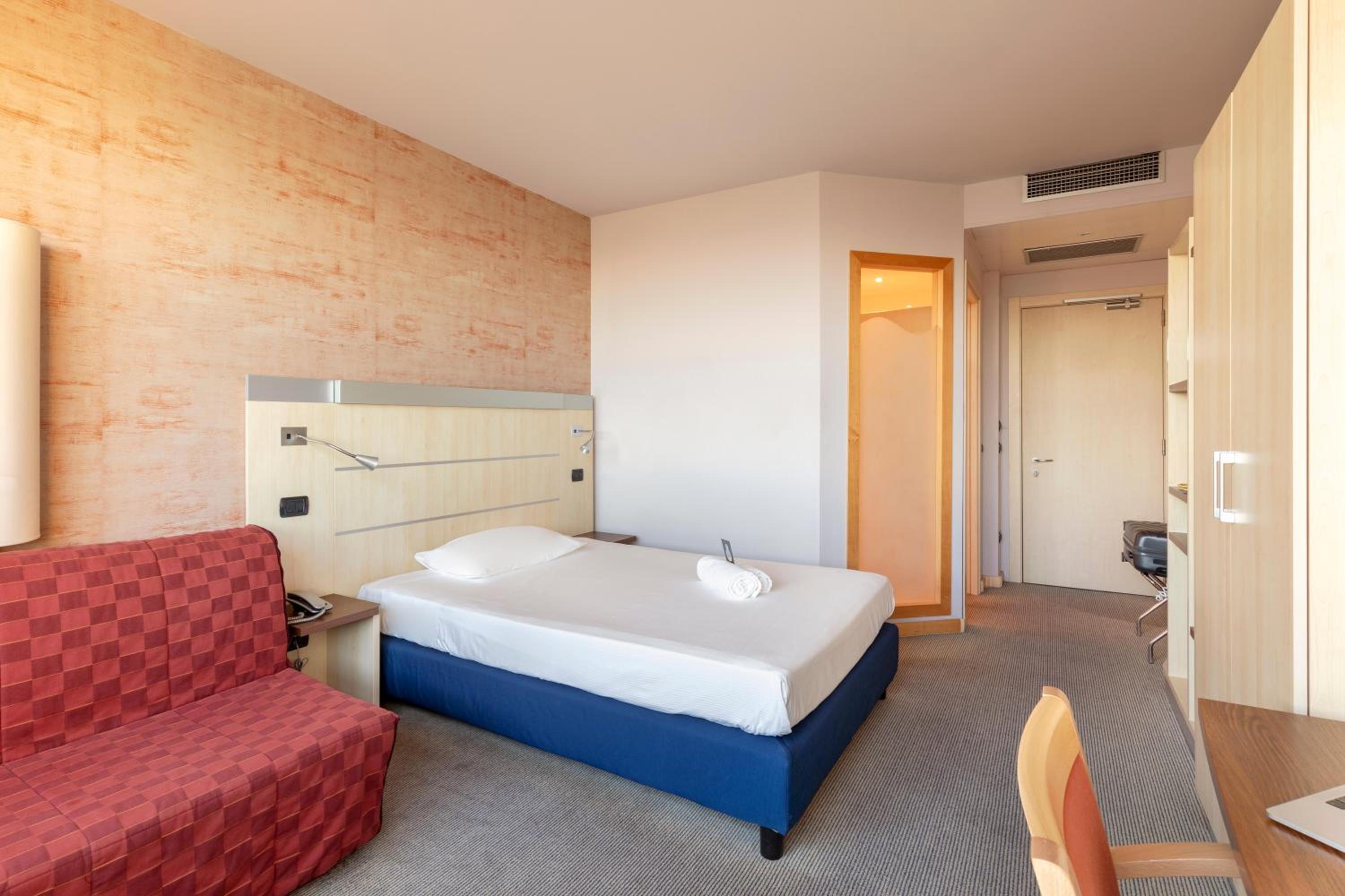 Economy Double Room - Photo 7