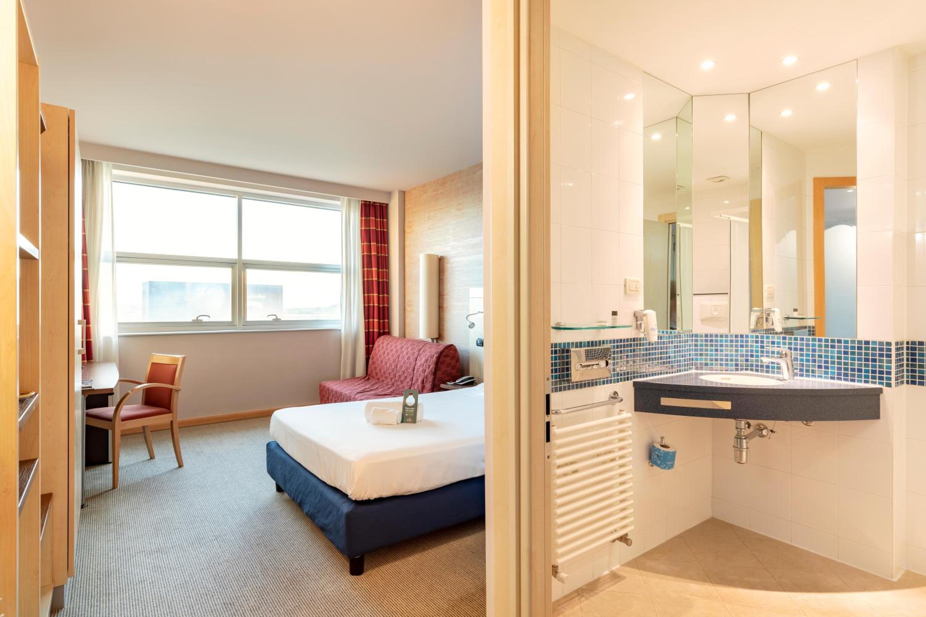 Economy Double Room - Photo 5