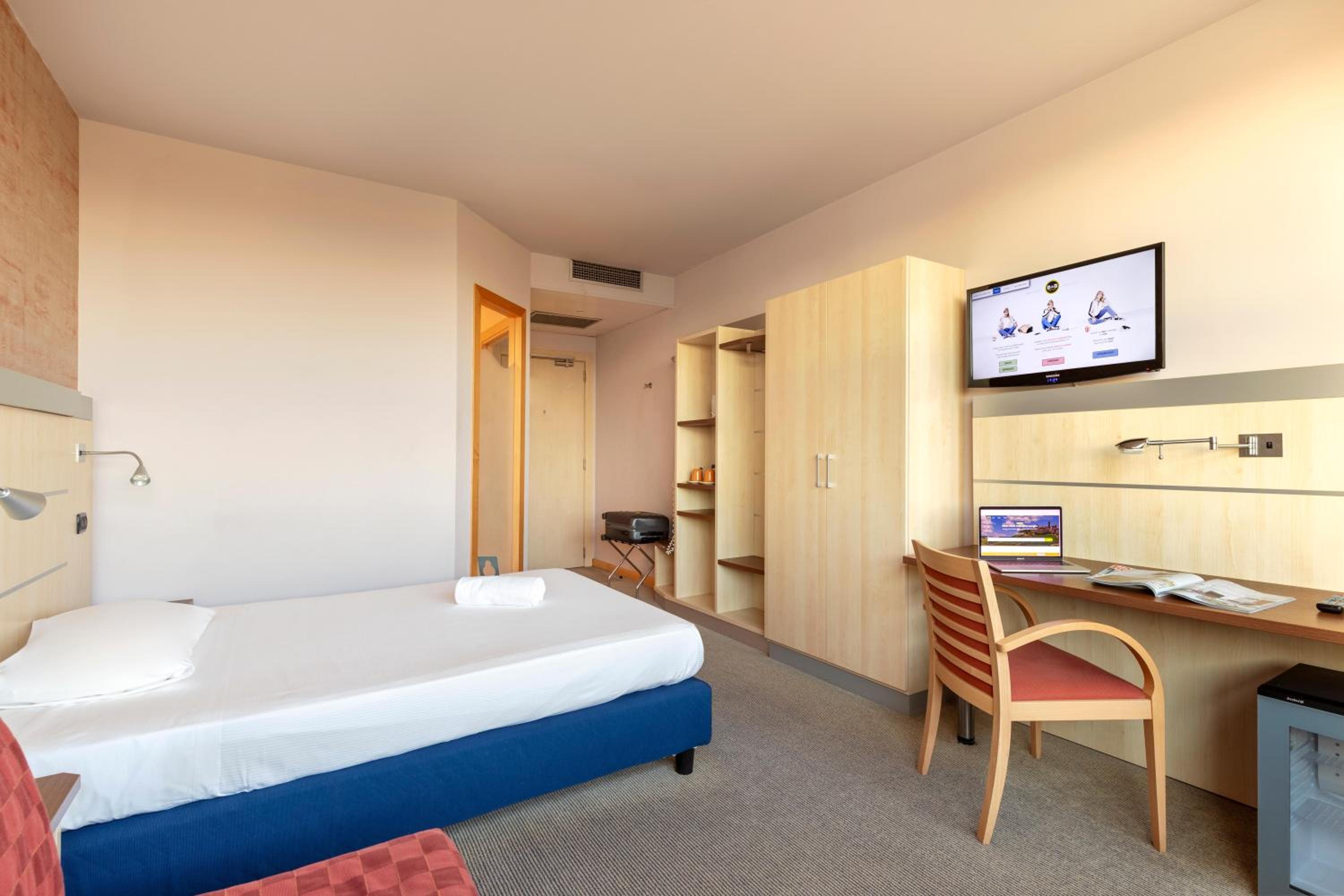 Economy Double Room - Photo 6