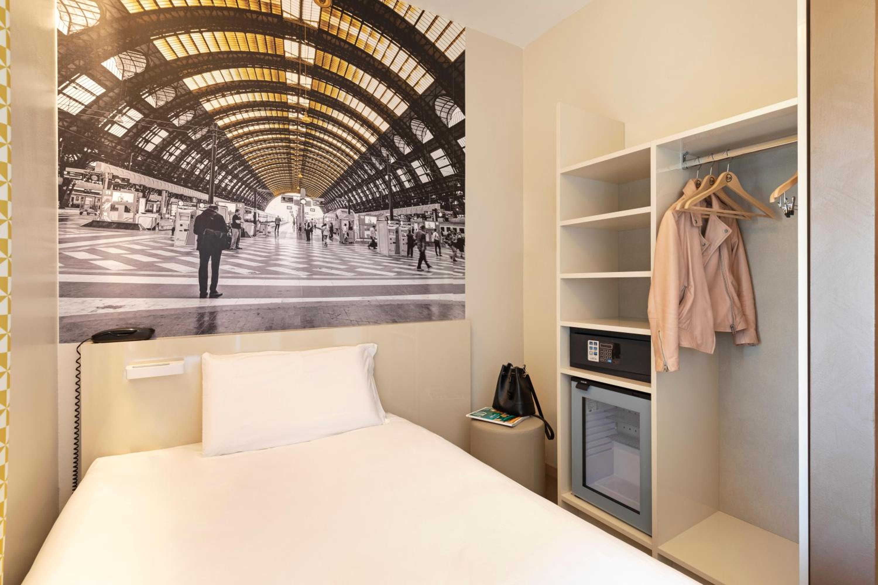 Single Room thumbnail 6
