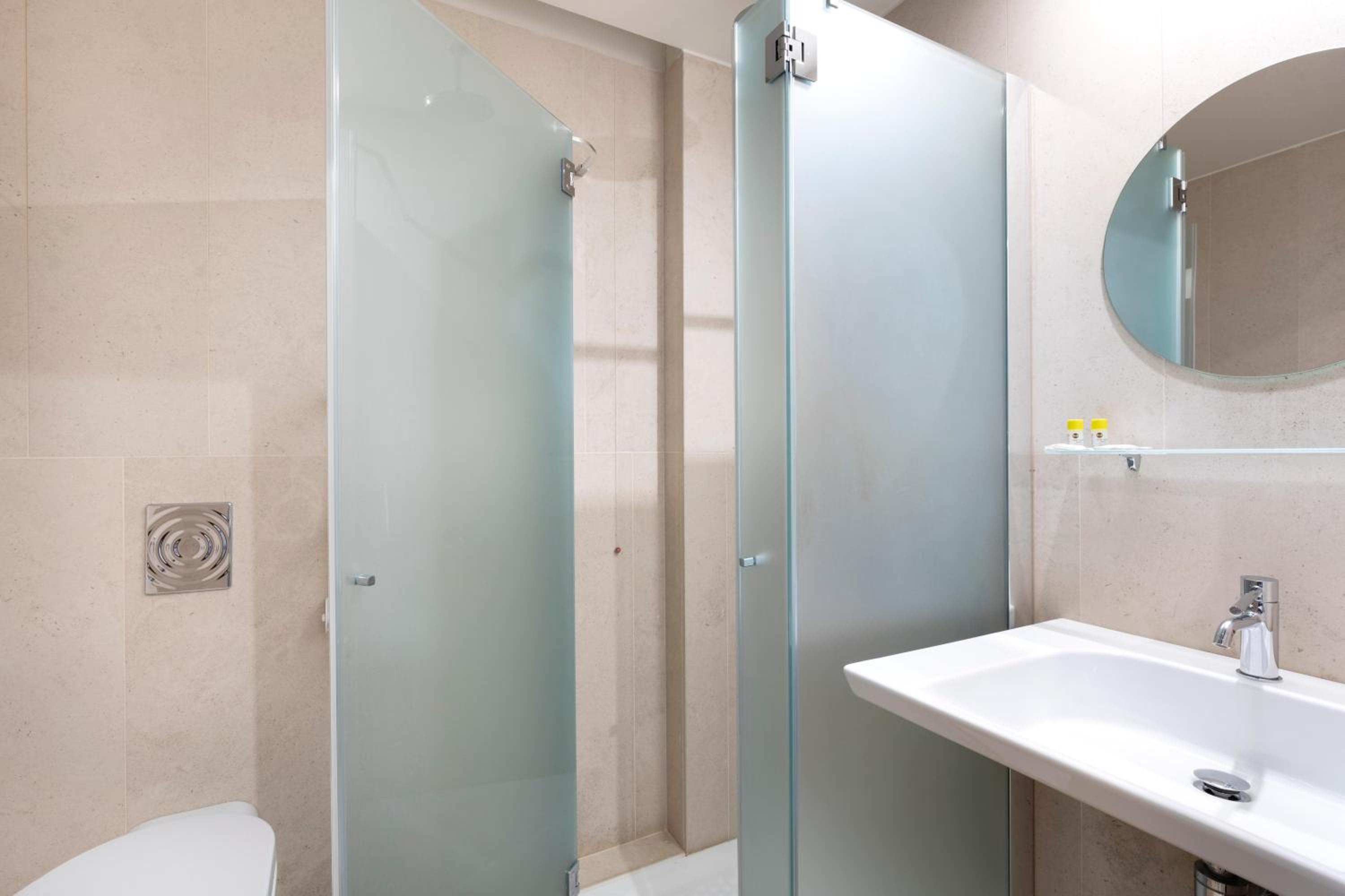 Double Room - Disability Access thumbnail 5