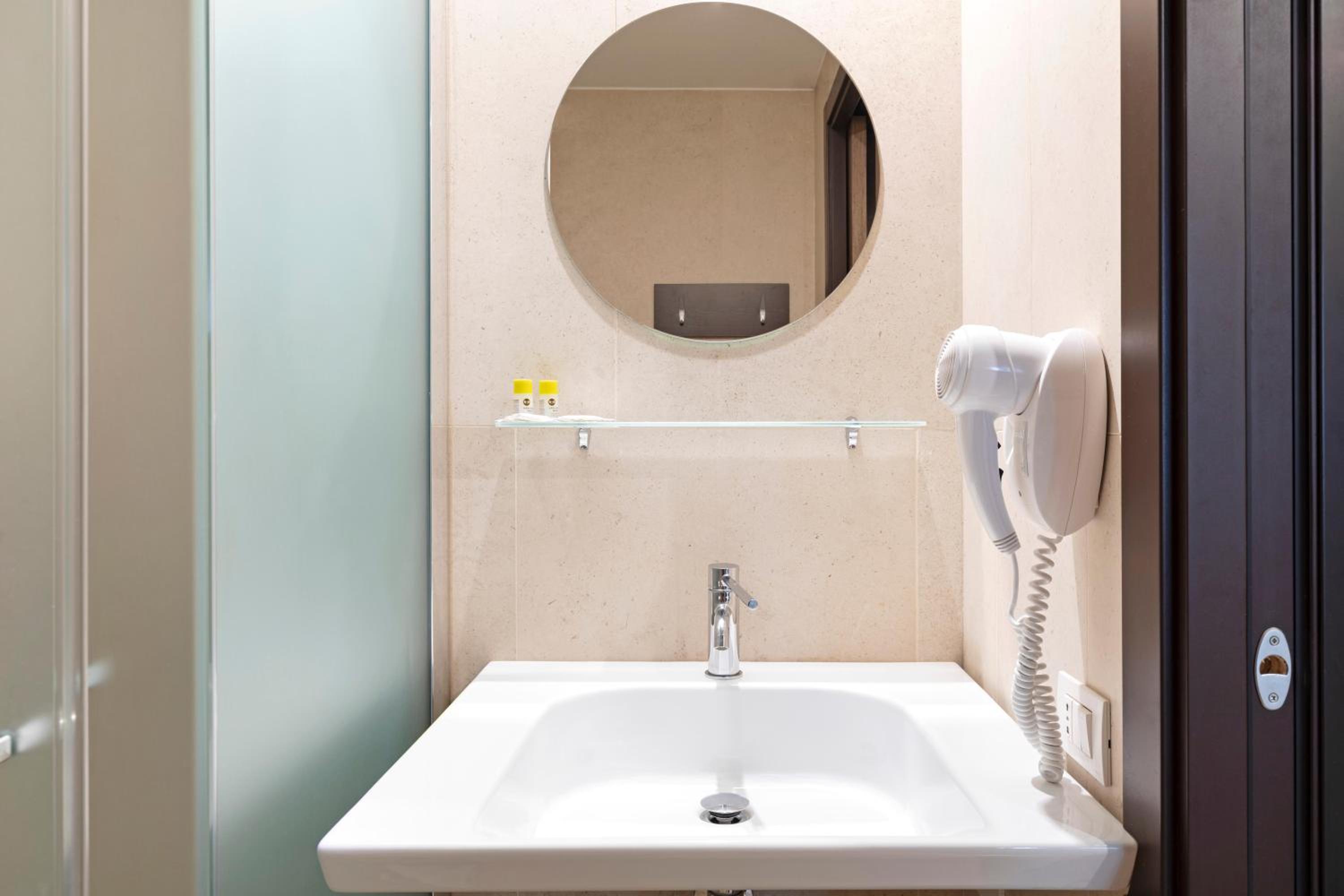 Double Room - Disability Access thumbnail 6