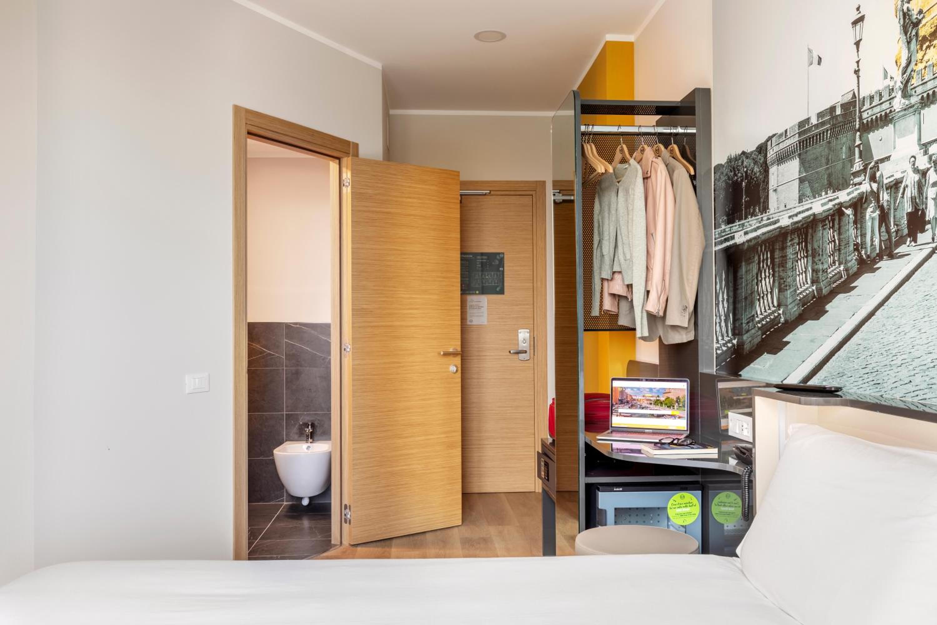 Double Room - Photo 5