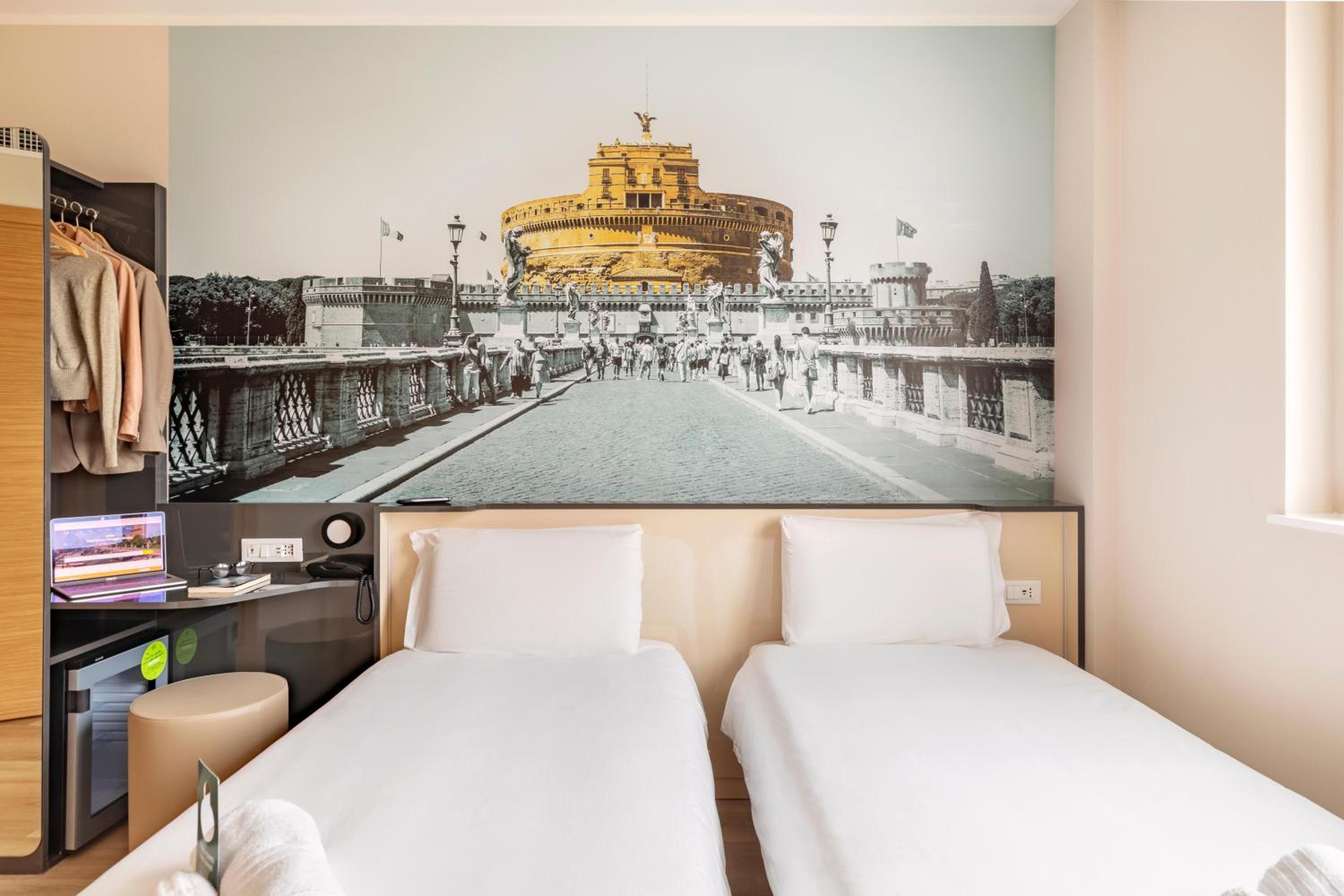 Twin Room - Photo 2