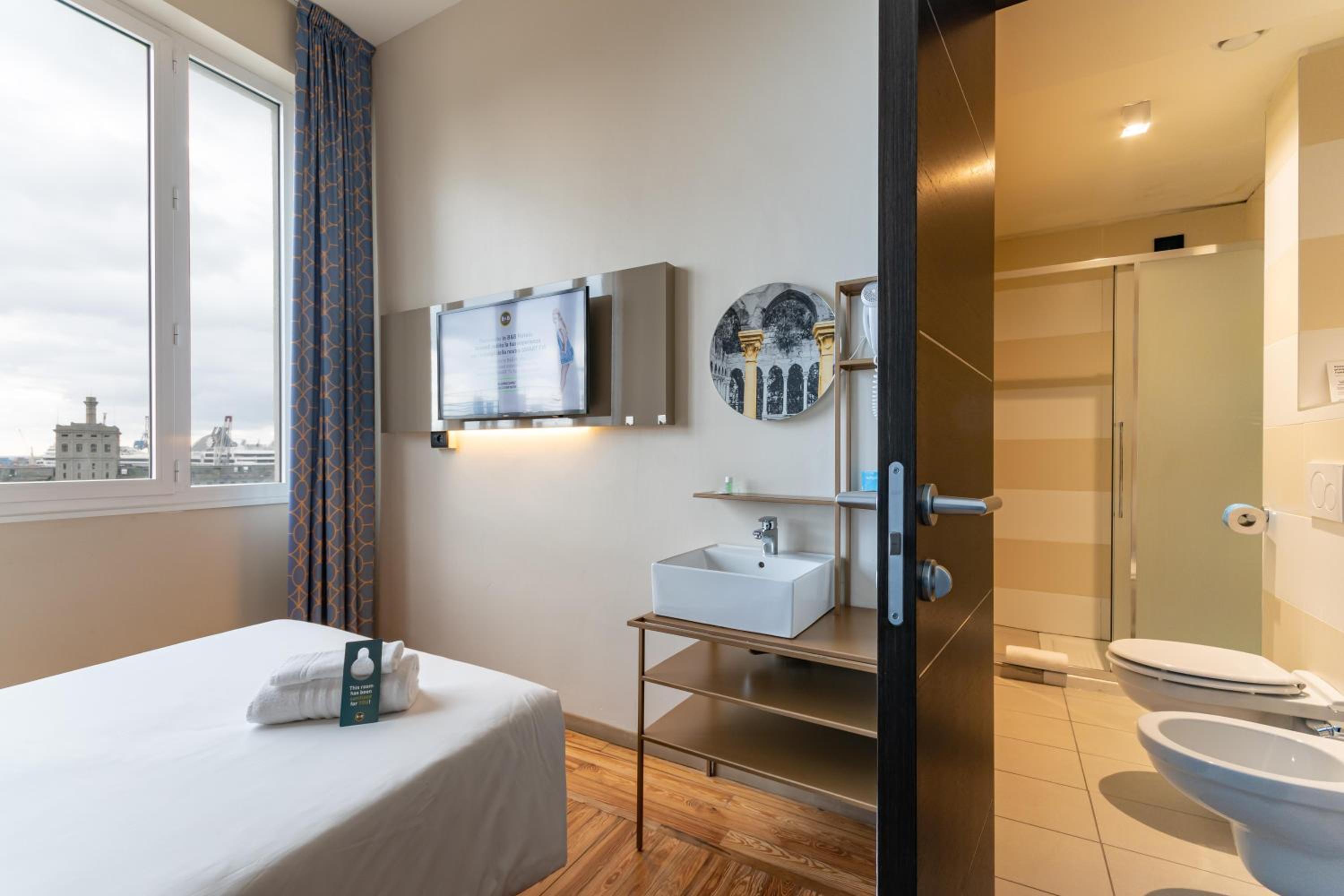 Double Room thumbnail 5