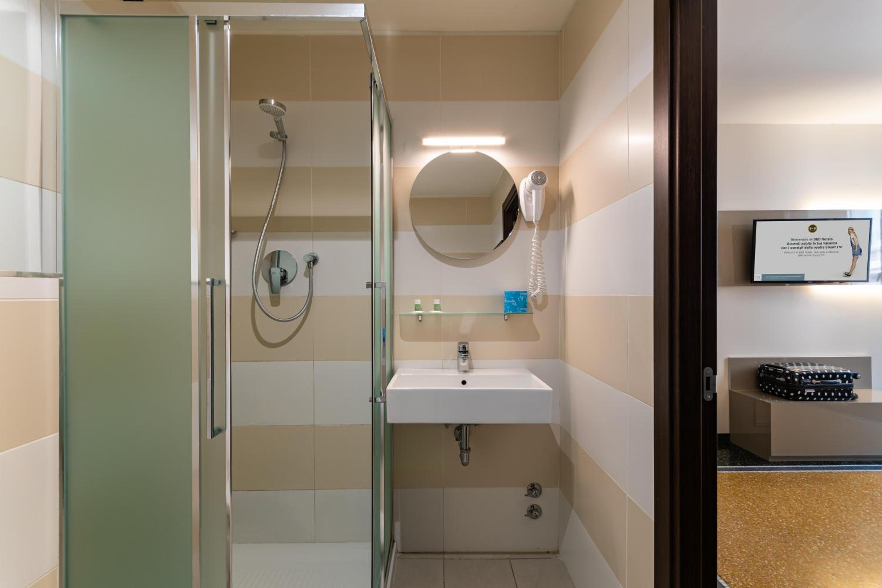 Double Room - Photo 13