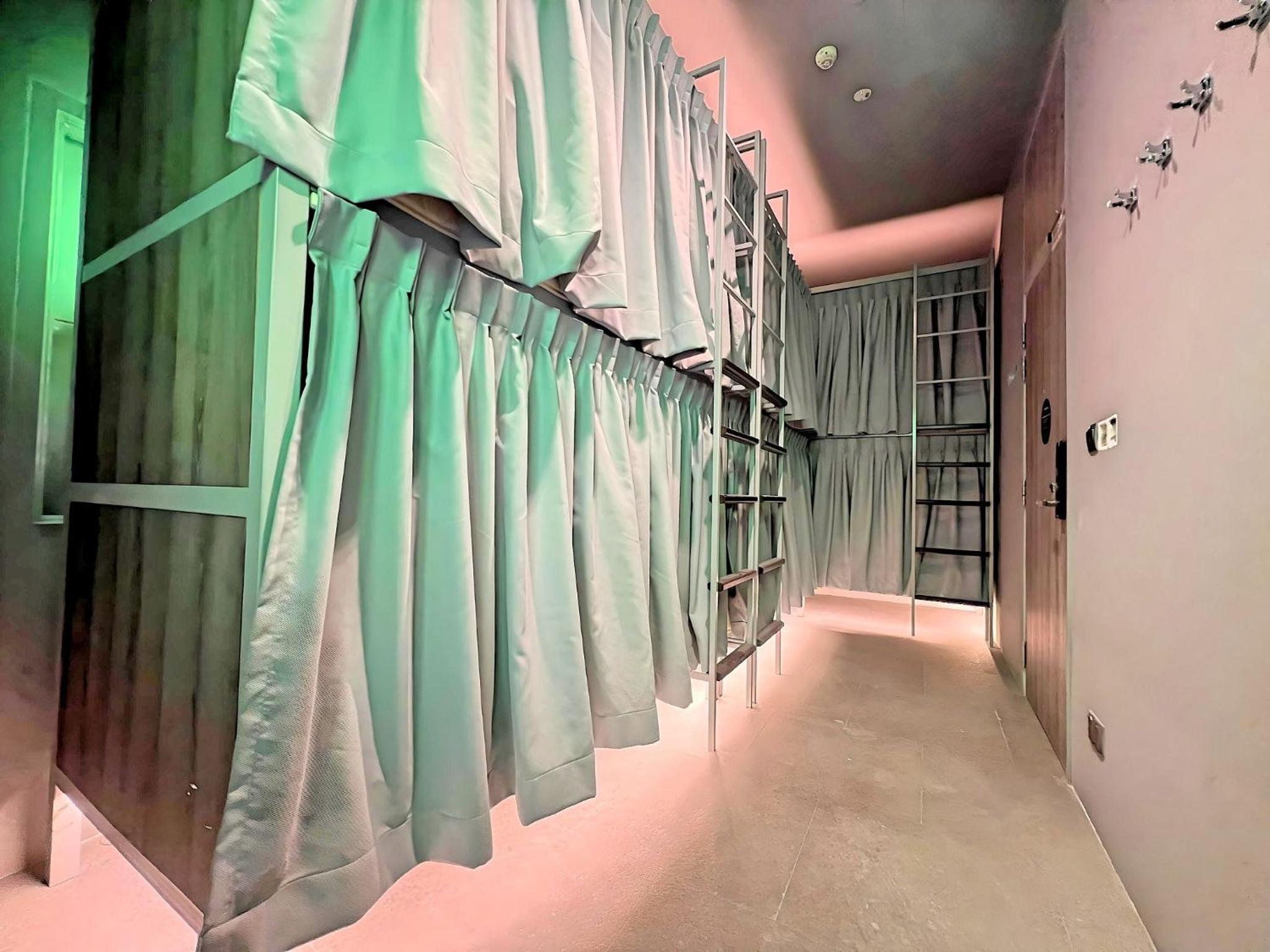 Lower Decker Mixed Room (Common) photo 1