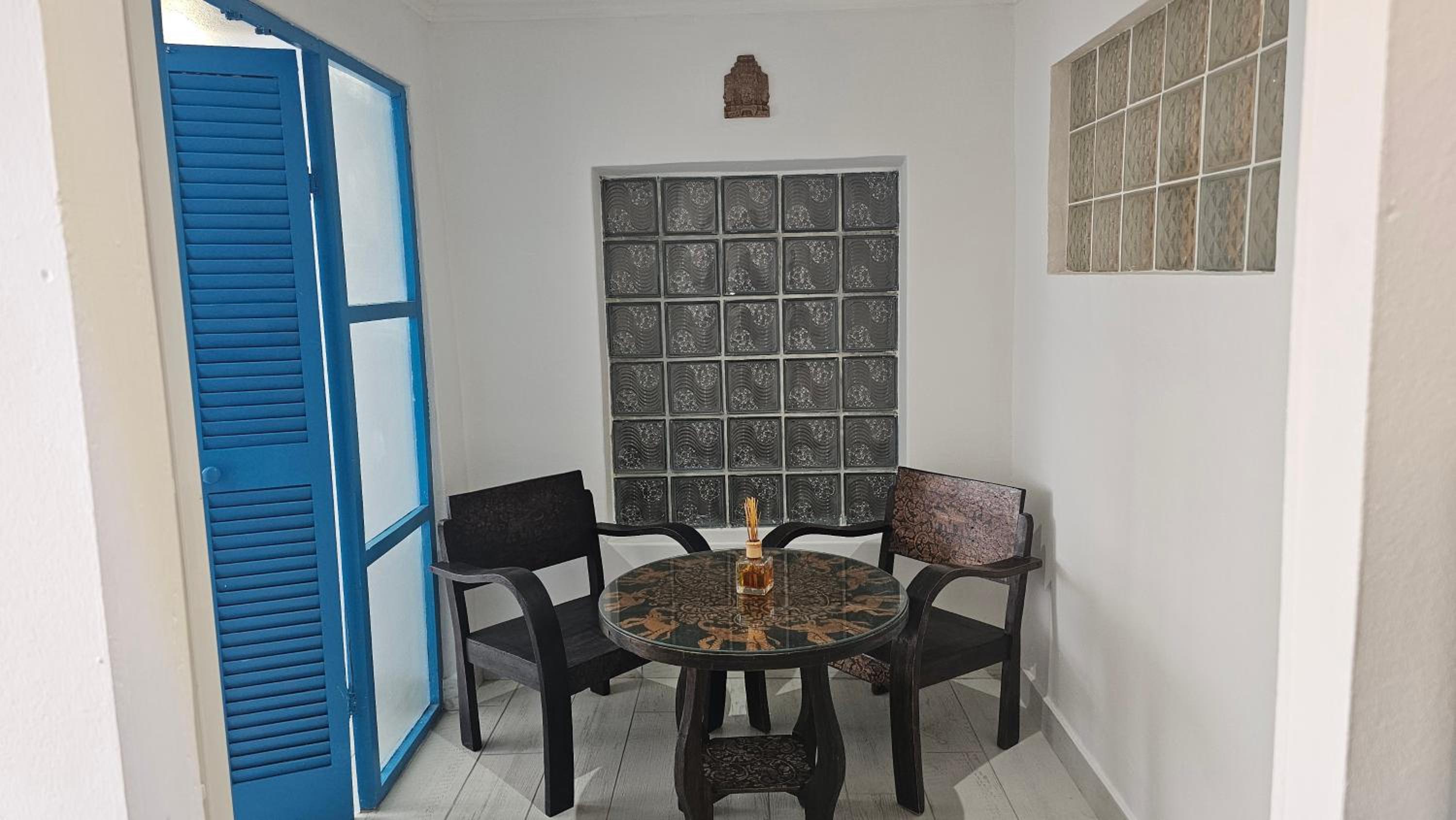One-Bedroom Apartment with Bay View photo 2
