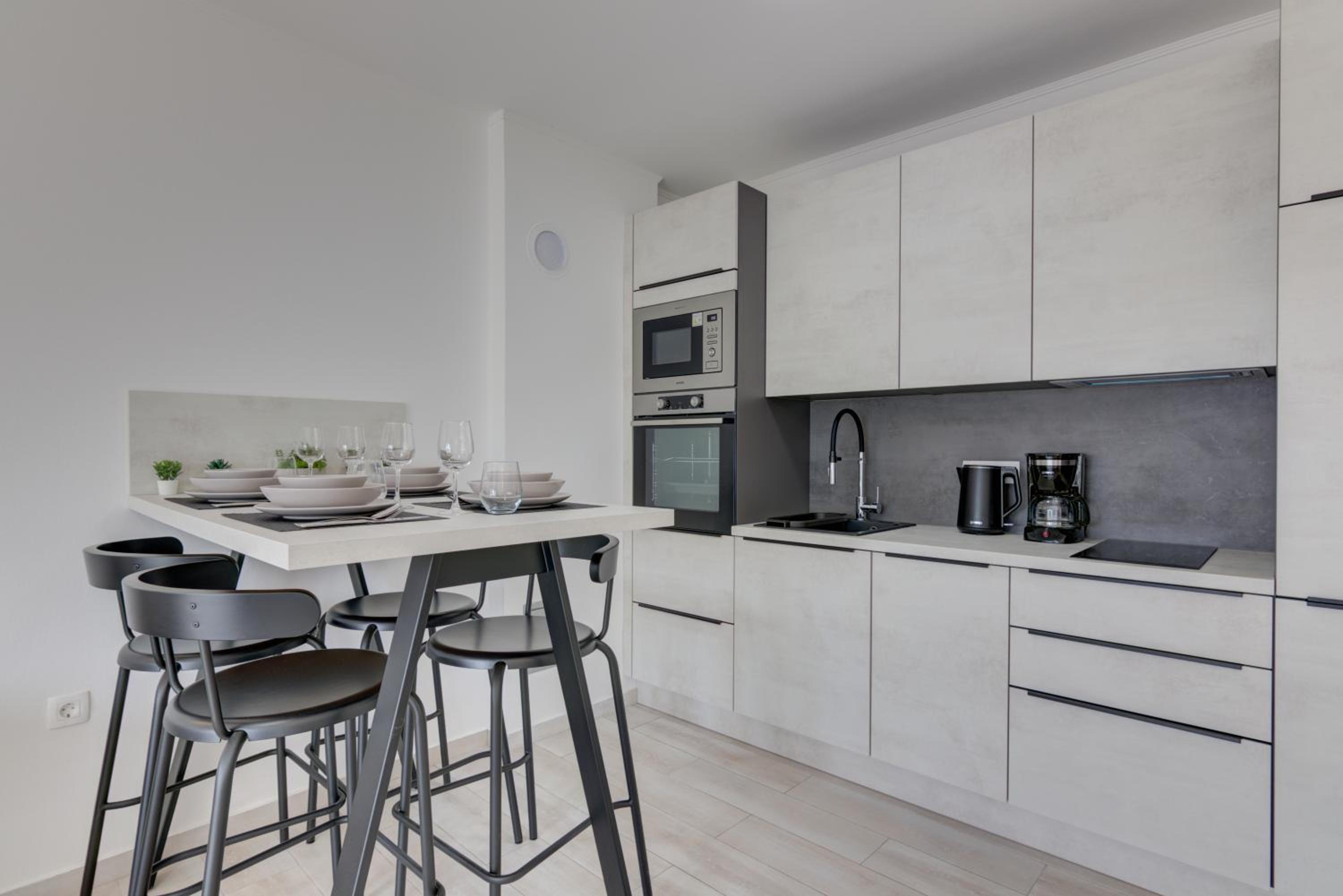 One-Bedroom Apartment with Balcony photo 2