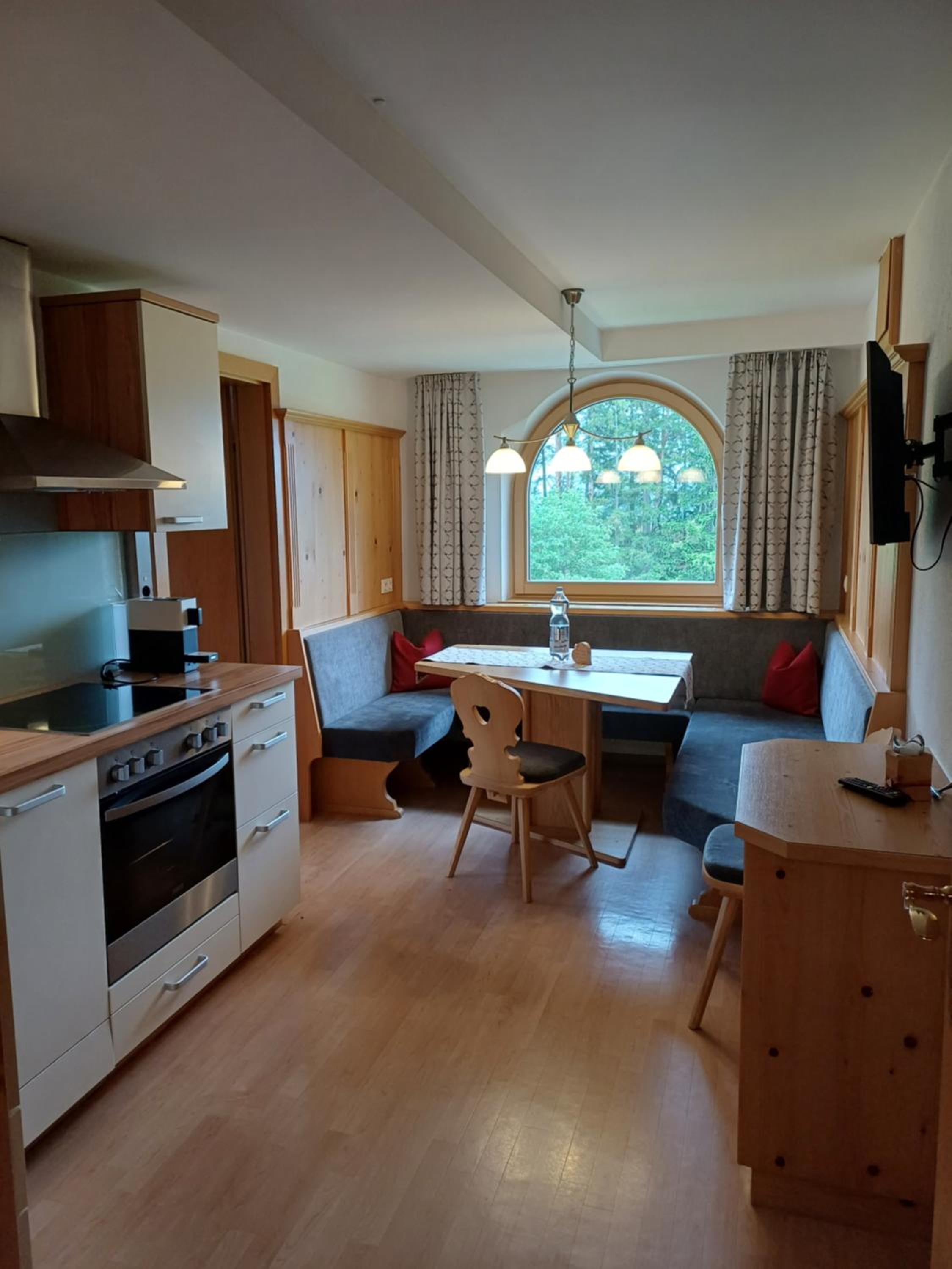 Two-Bedroom Apartment with Balcony photo 3