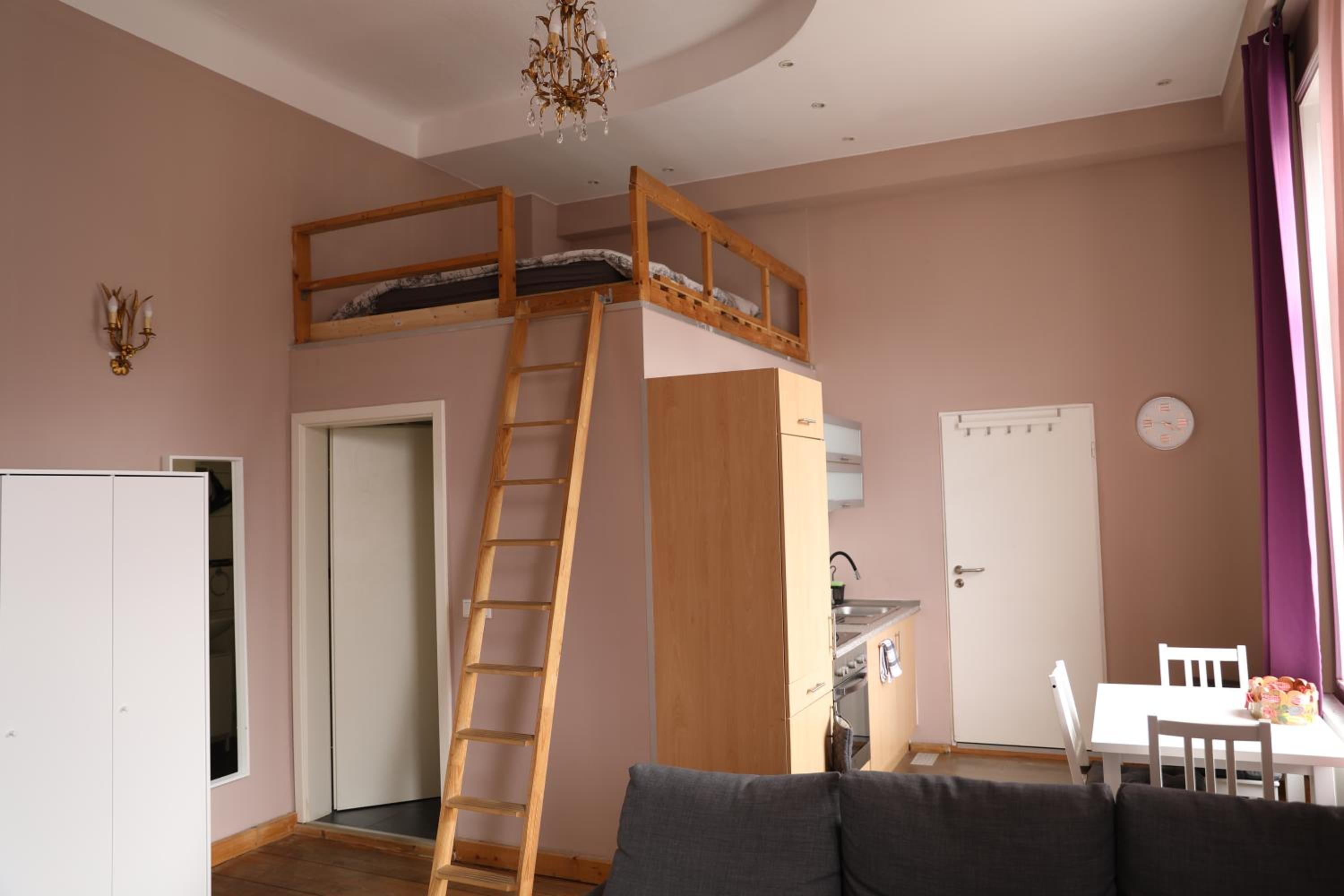 One-Bedroom Apartment