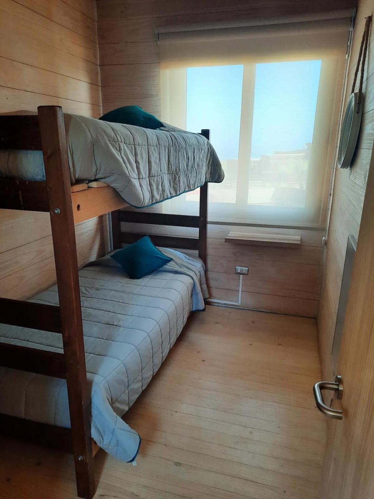 Five-Bedroom House photo 2