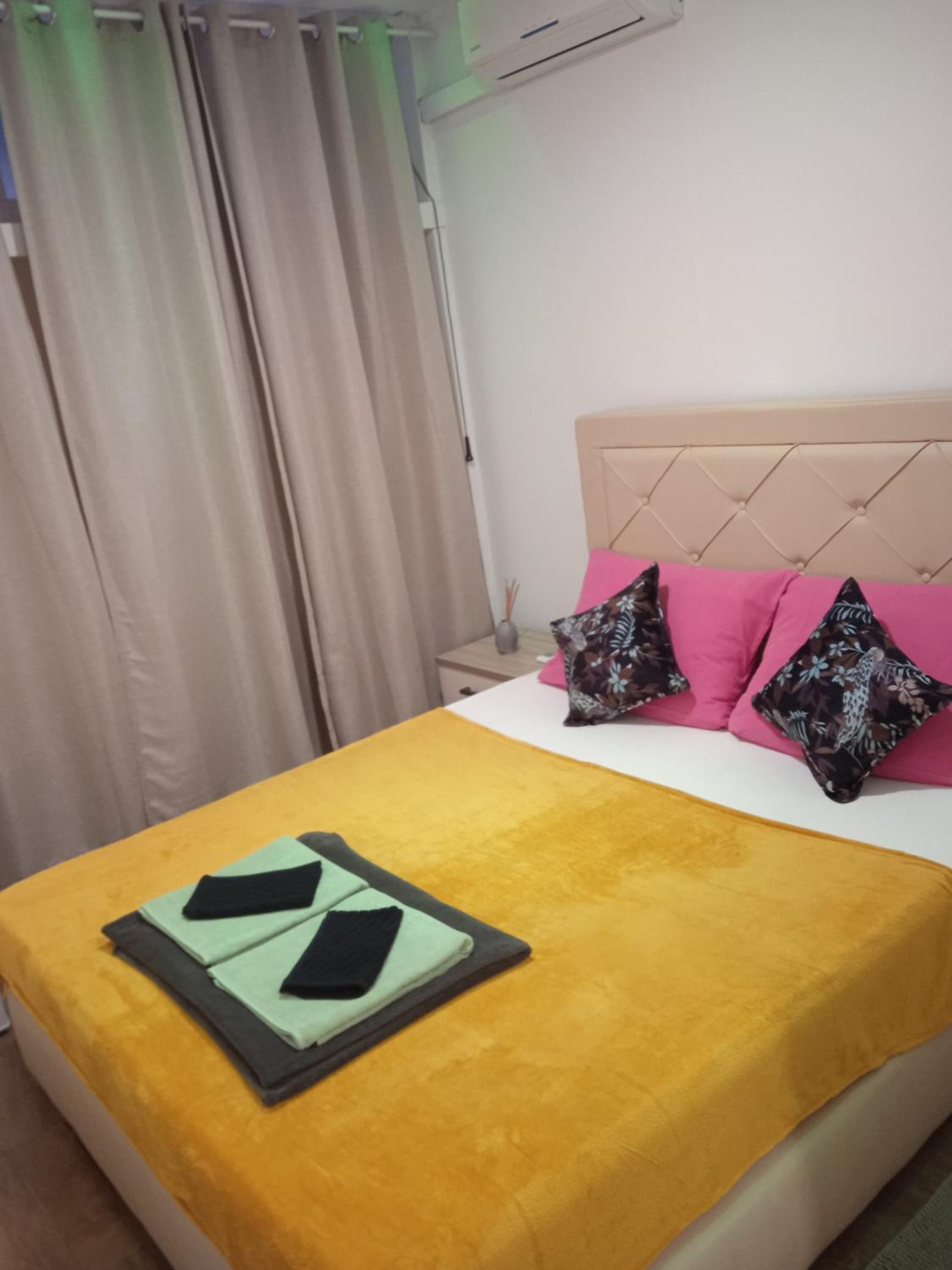 Deluxe Double or Twin Room - Photo 6