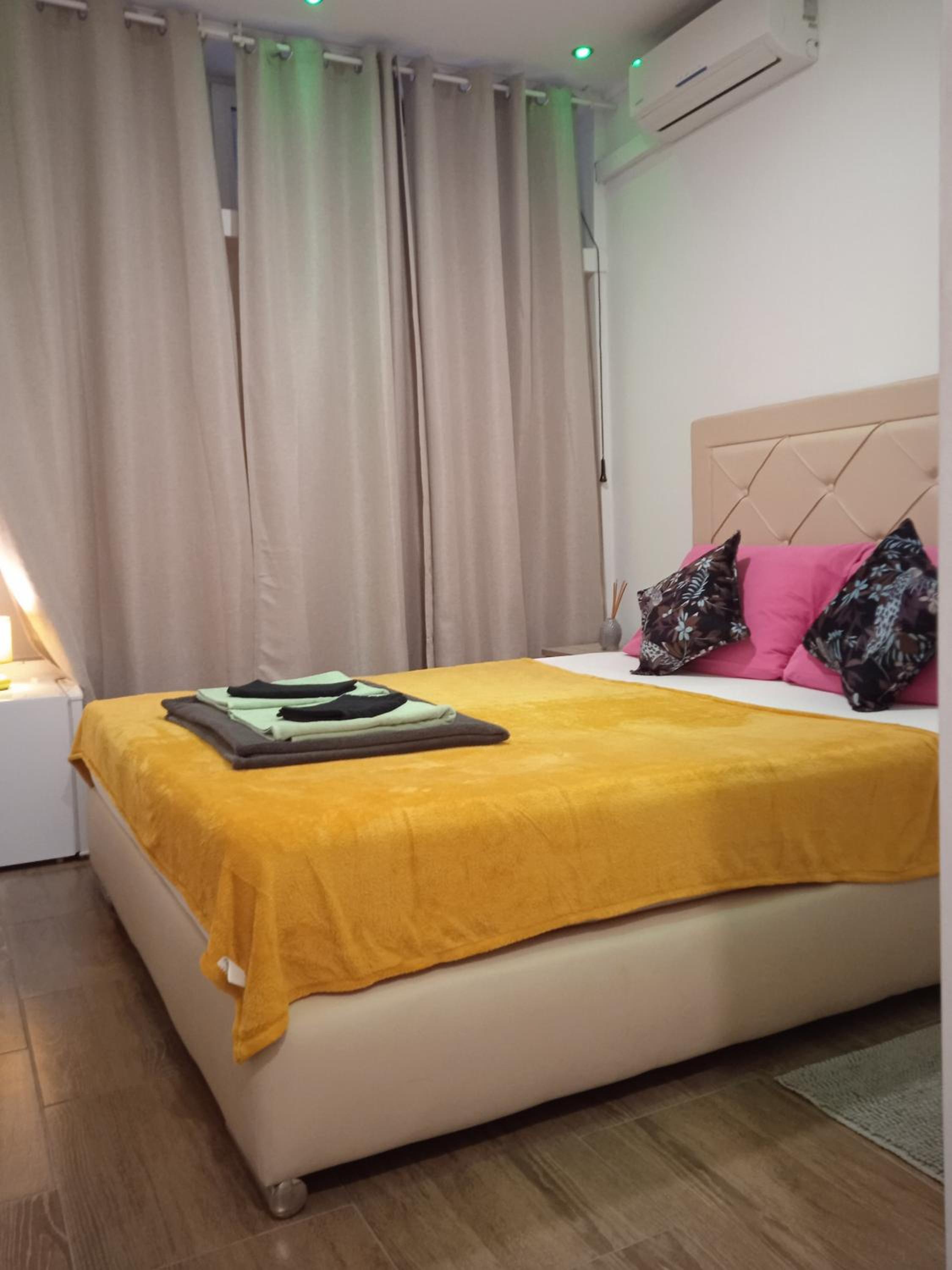 Deluxe Double or Twin Room - Photo 5