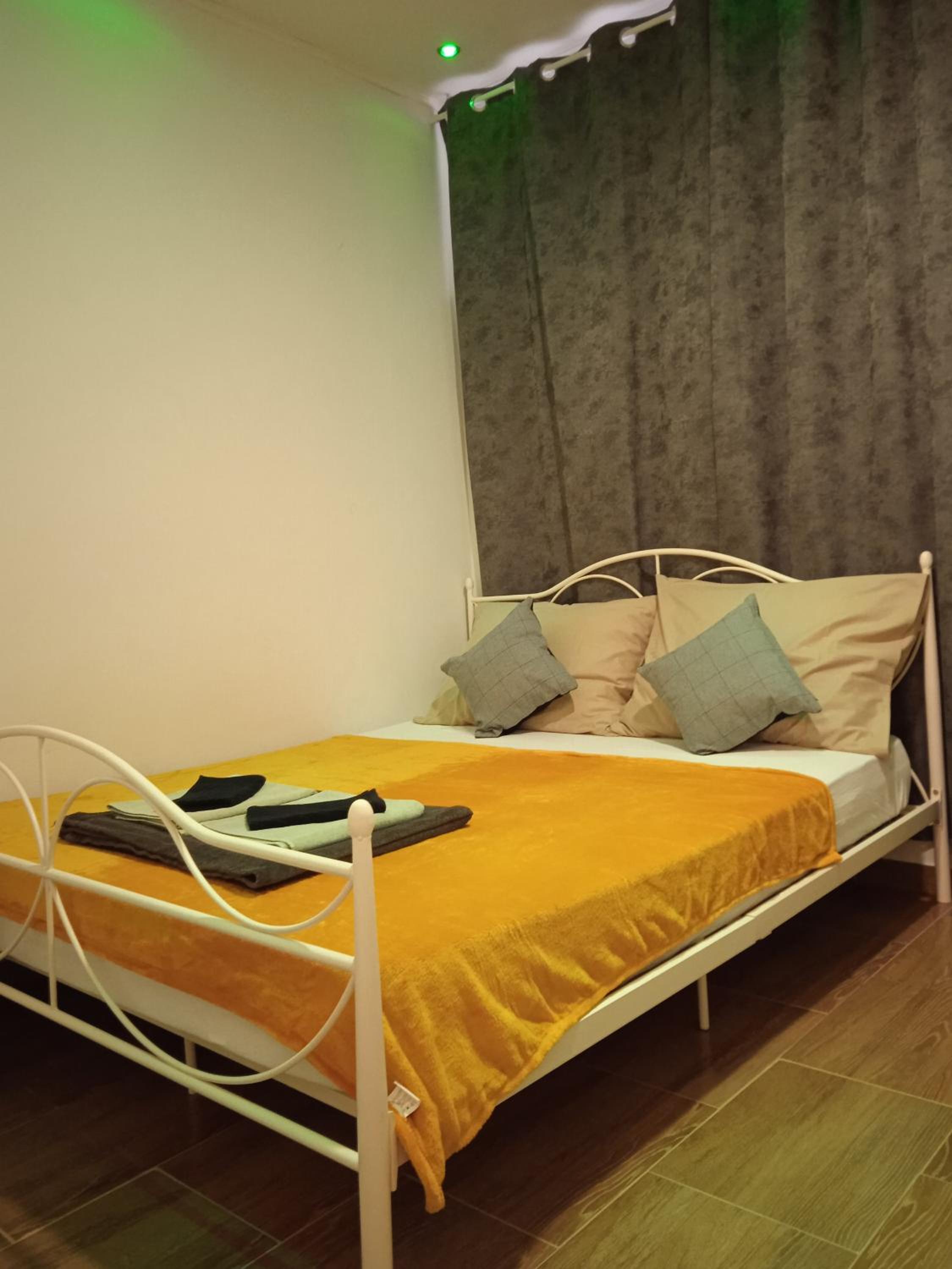 Deluxe Double Room (2 Adults + 1 Child) - Photo 9