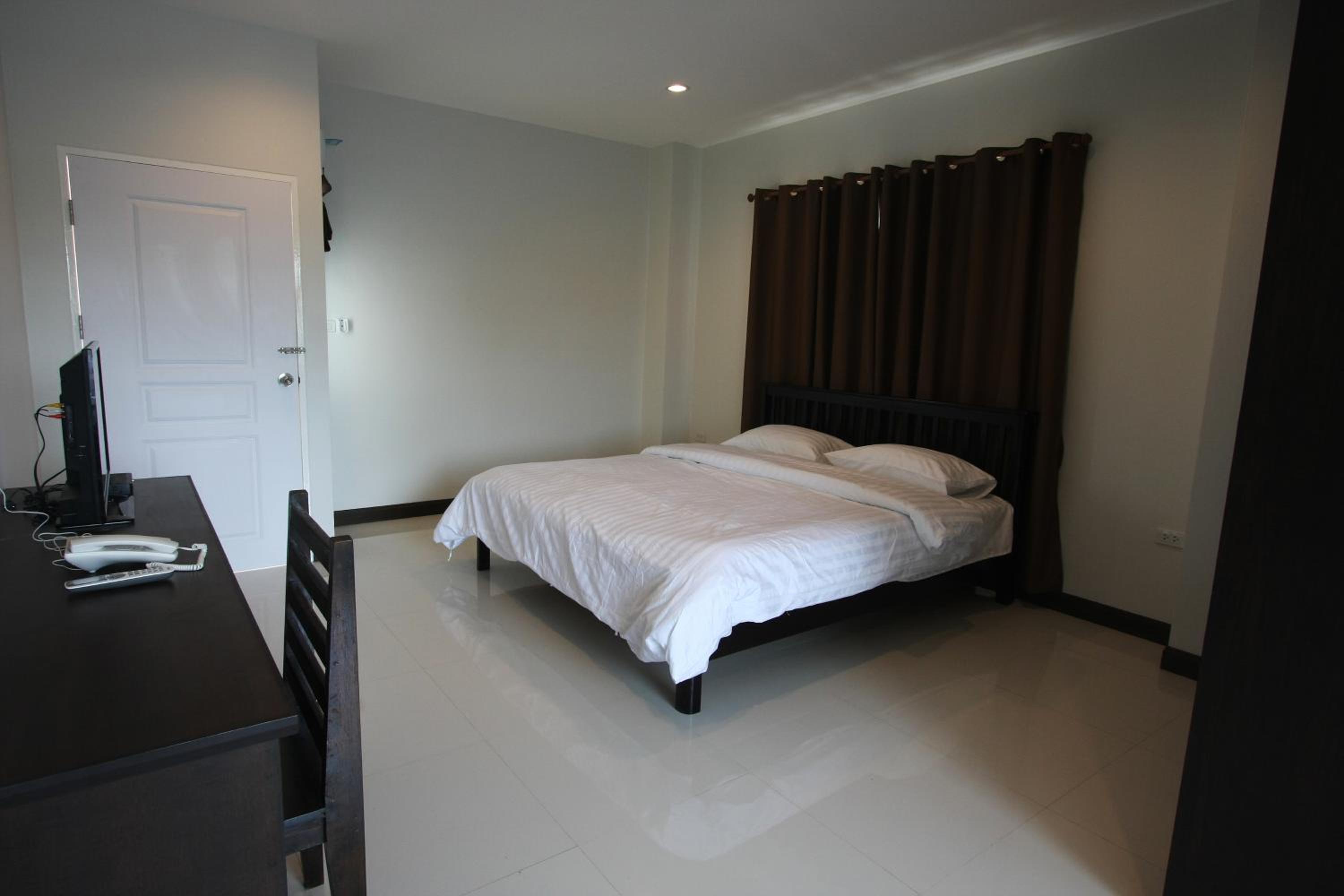 One-Bedroom Apartment photo 3