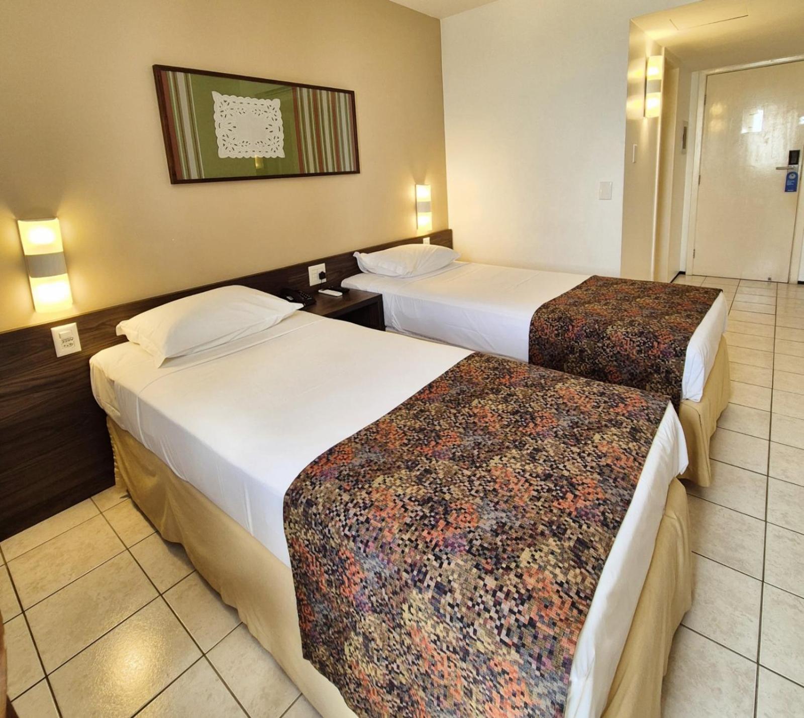 Standard Twin Room - Photo 4
