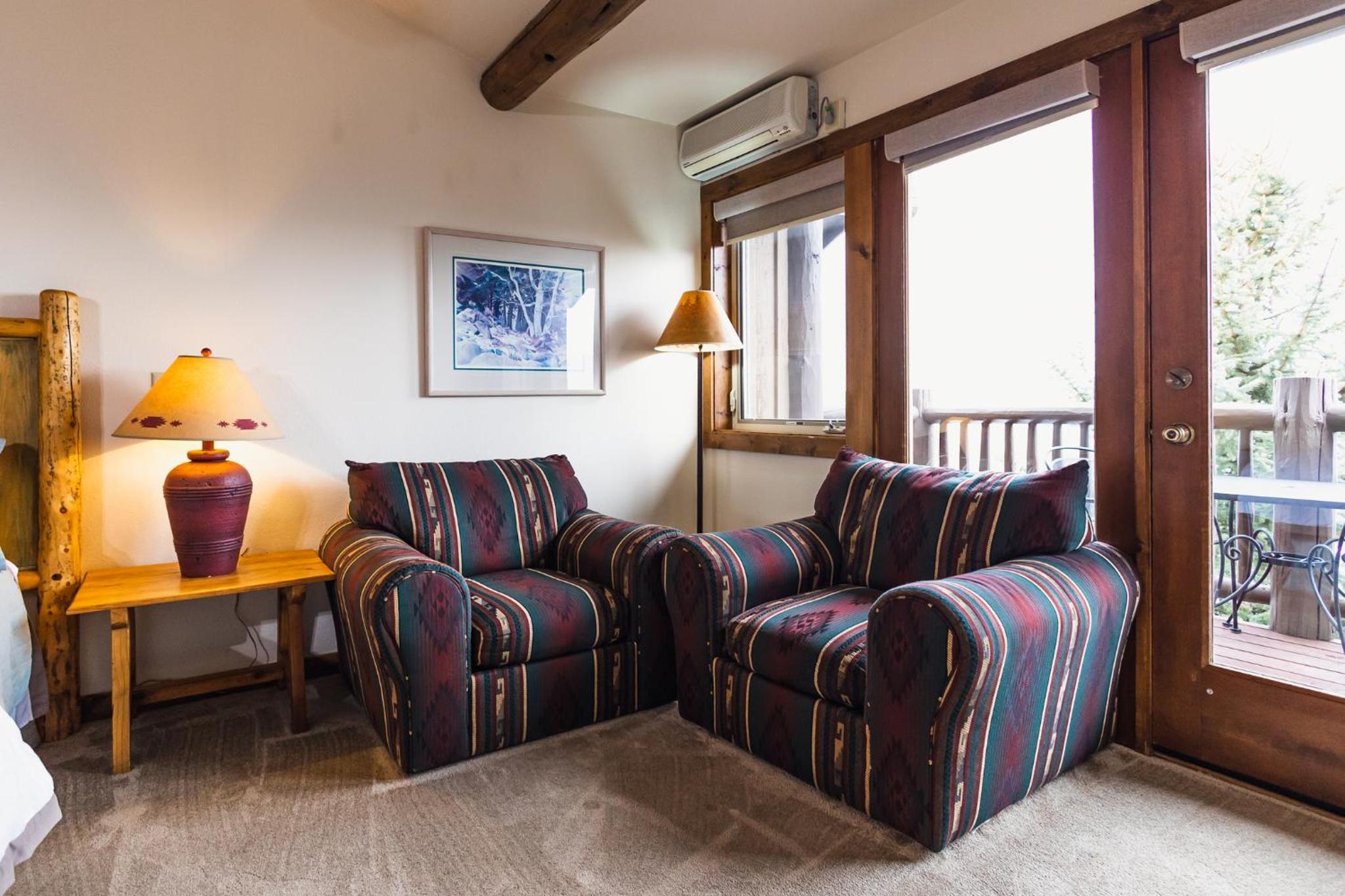 King Suite with Balcony - Photo 2