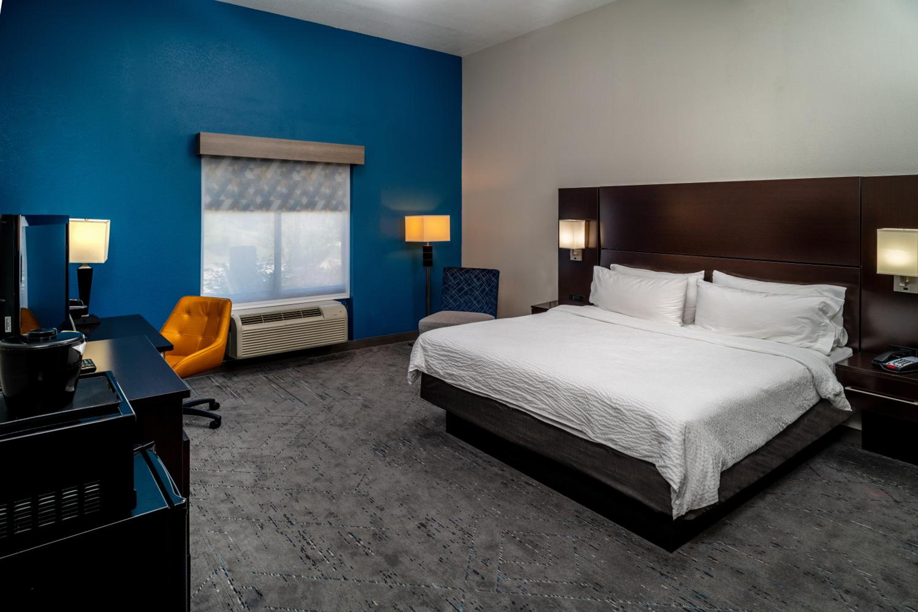 Standard King Room with Accessible Tub - Mobility Access photo 1