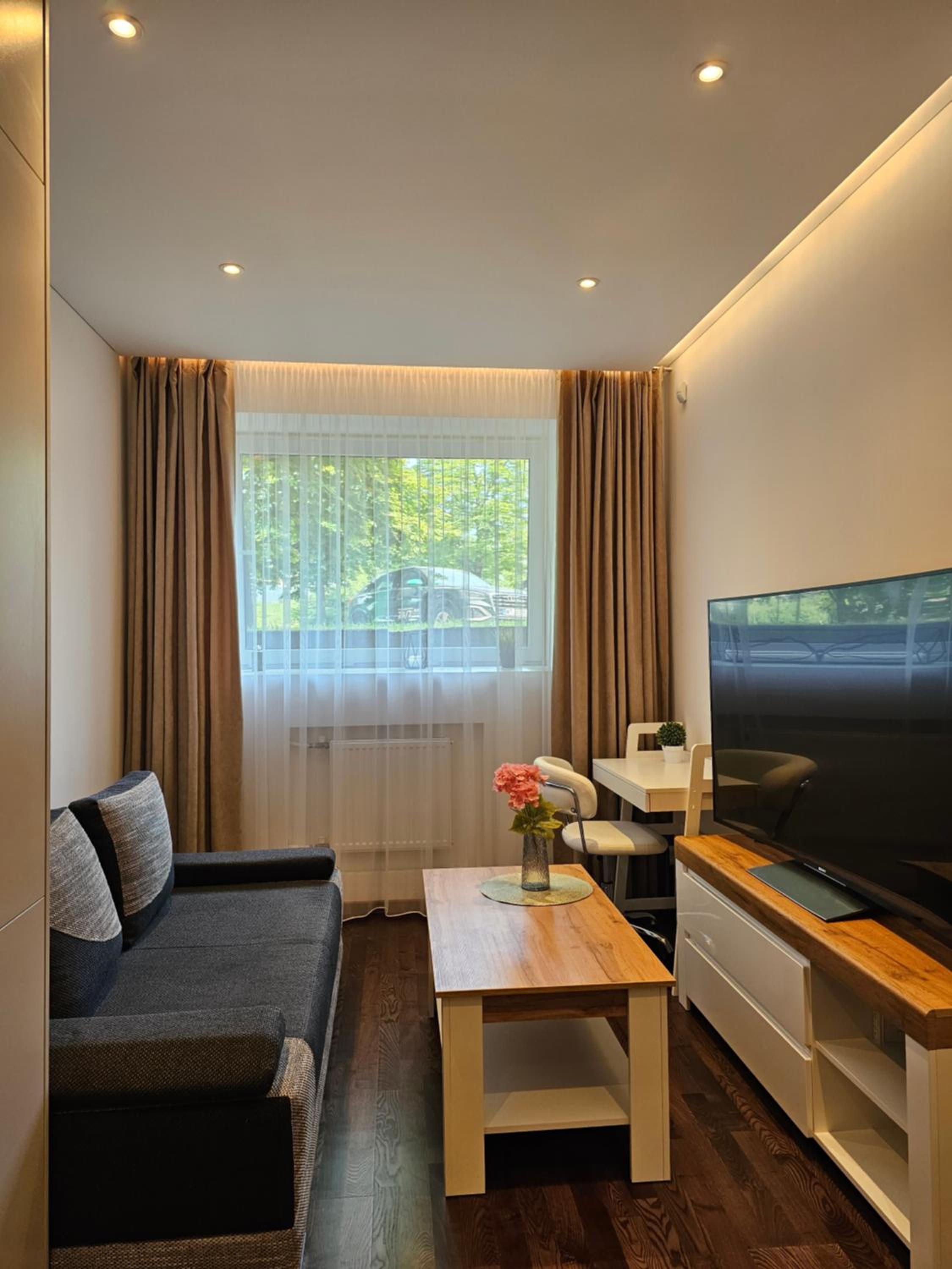 One-Bedroom Apartment photo 1