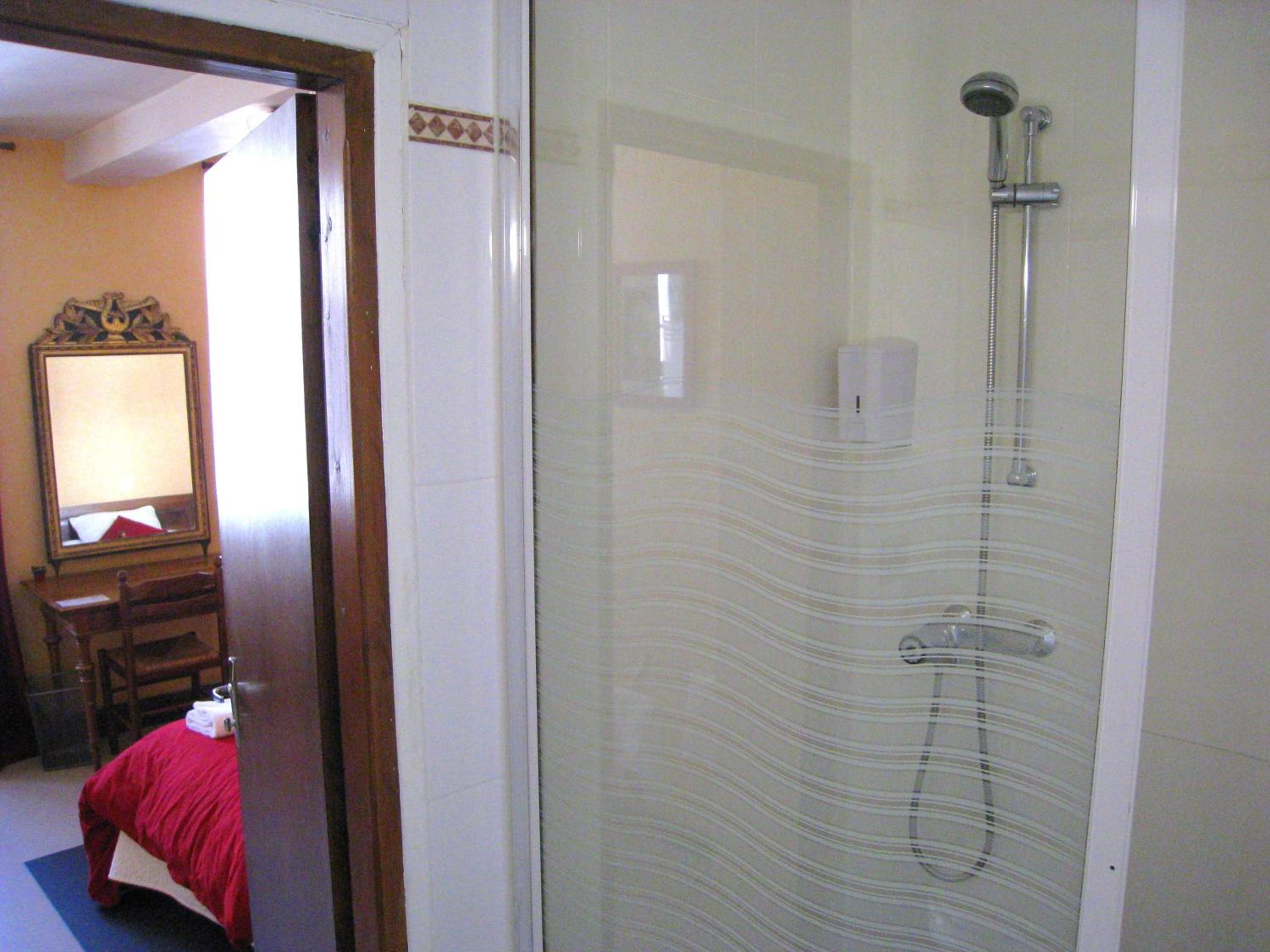 Double Room - Photo 8