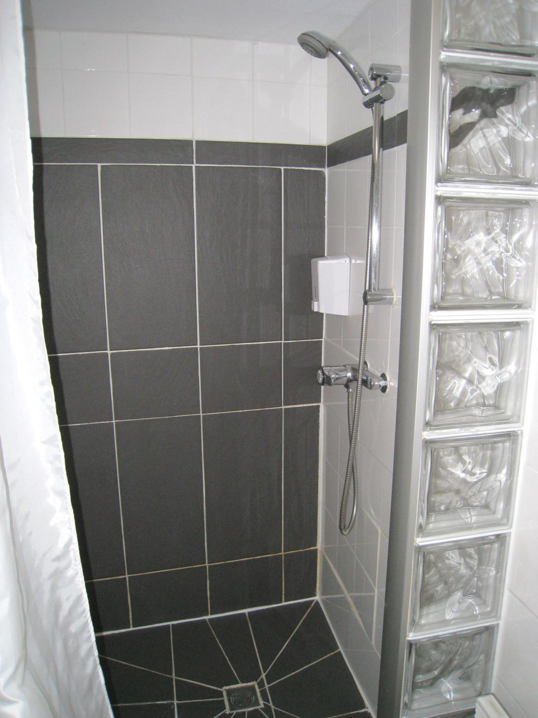 Double Room - Photo 9