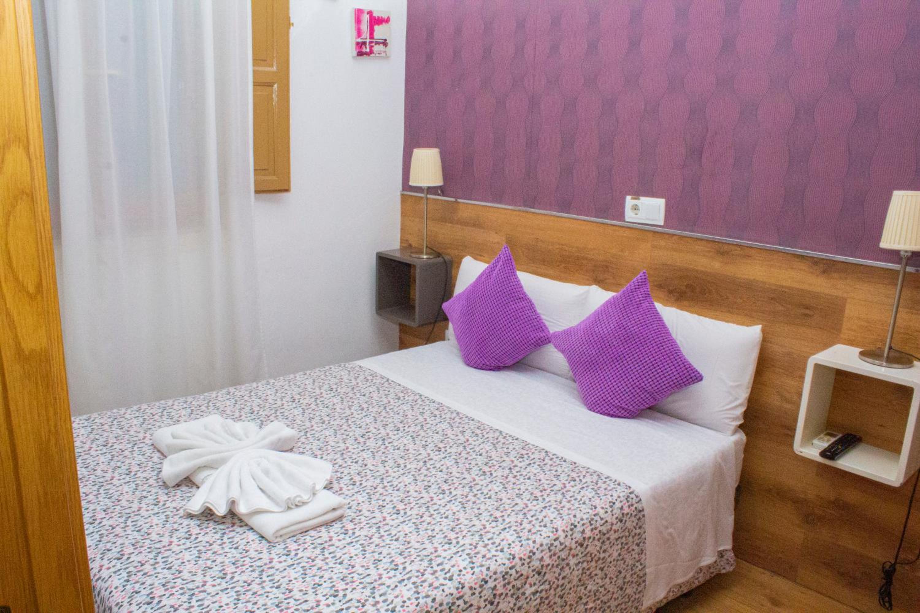 Small Double Room - Photo 4