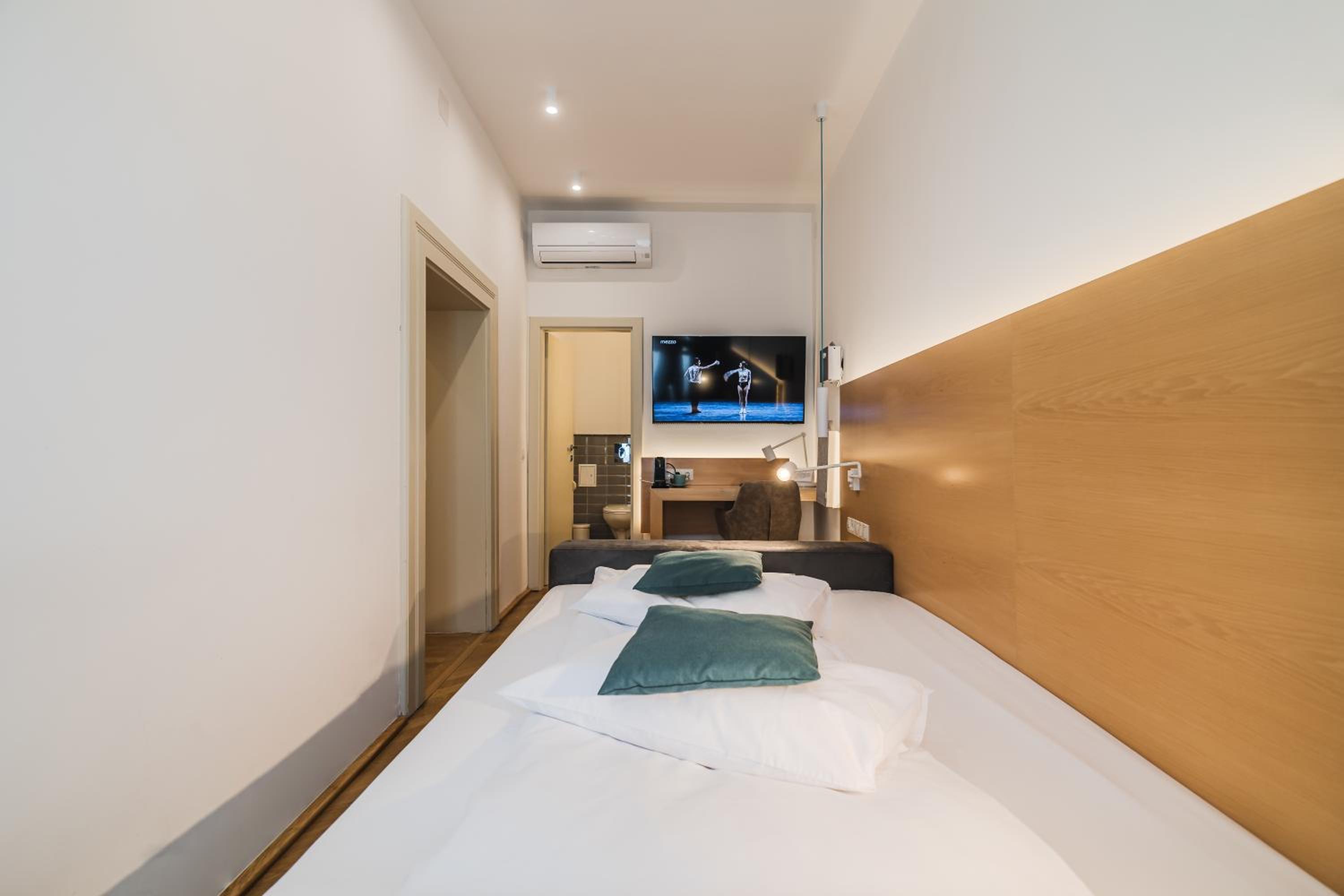 Single Room photo 3