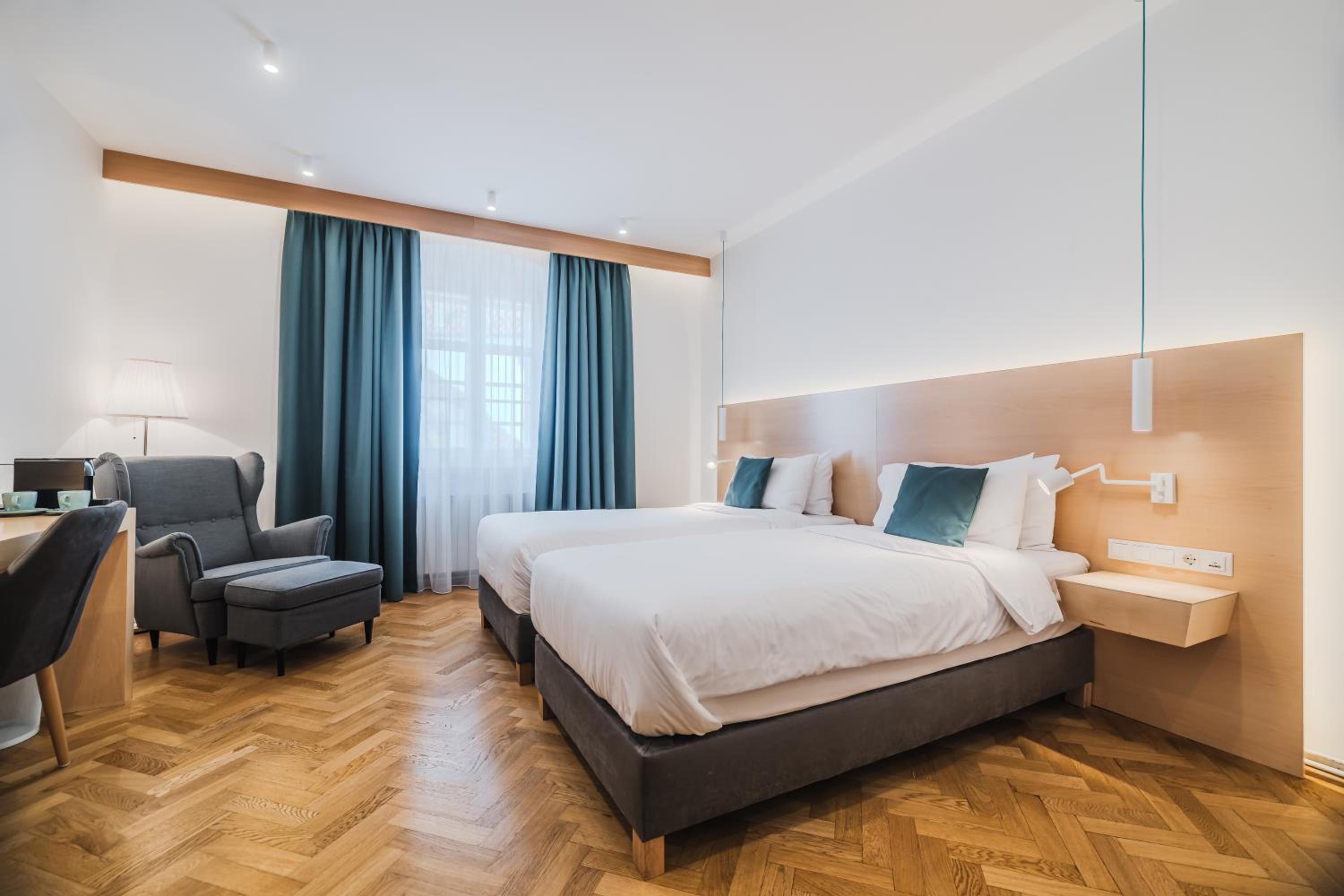 Large Twin Room photo 2